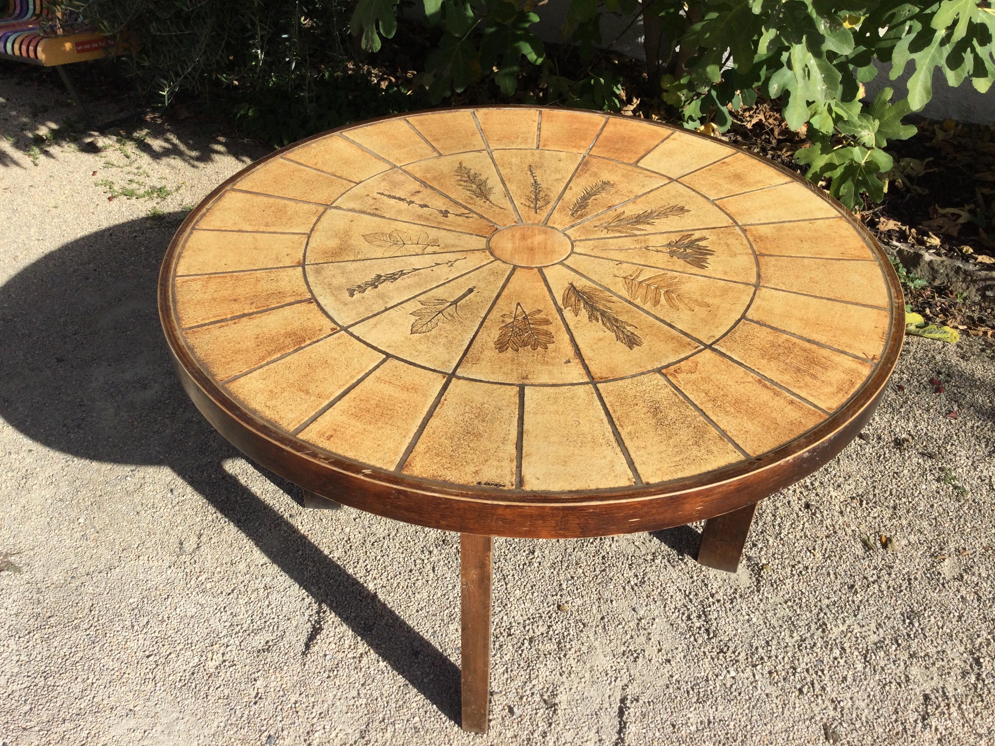 20th Century French Roger Capron Round Dining Table, 1960s In Good Condition In LEGNY, FR