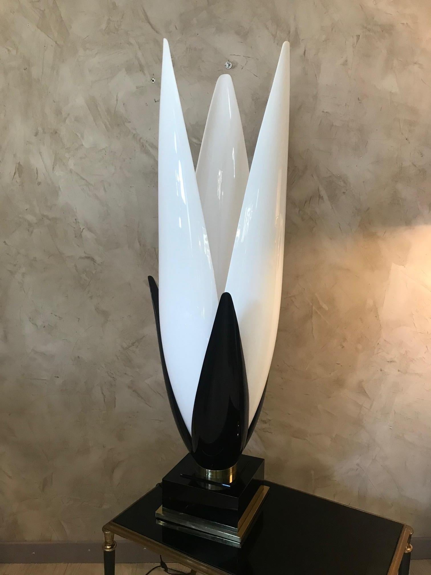 Exceptional midcentury floor lamp designed by Roger Rougier for Maison Rougier in the 1970s. 
This lamp is very elegant. While its black-and-white color scheme, brass accents, and sleek appearance are typical Mid-Century Modern, the unique végétal