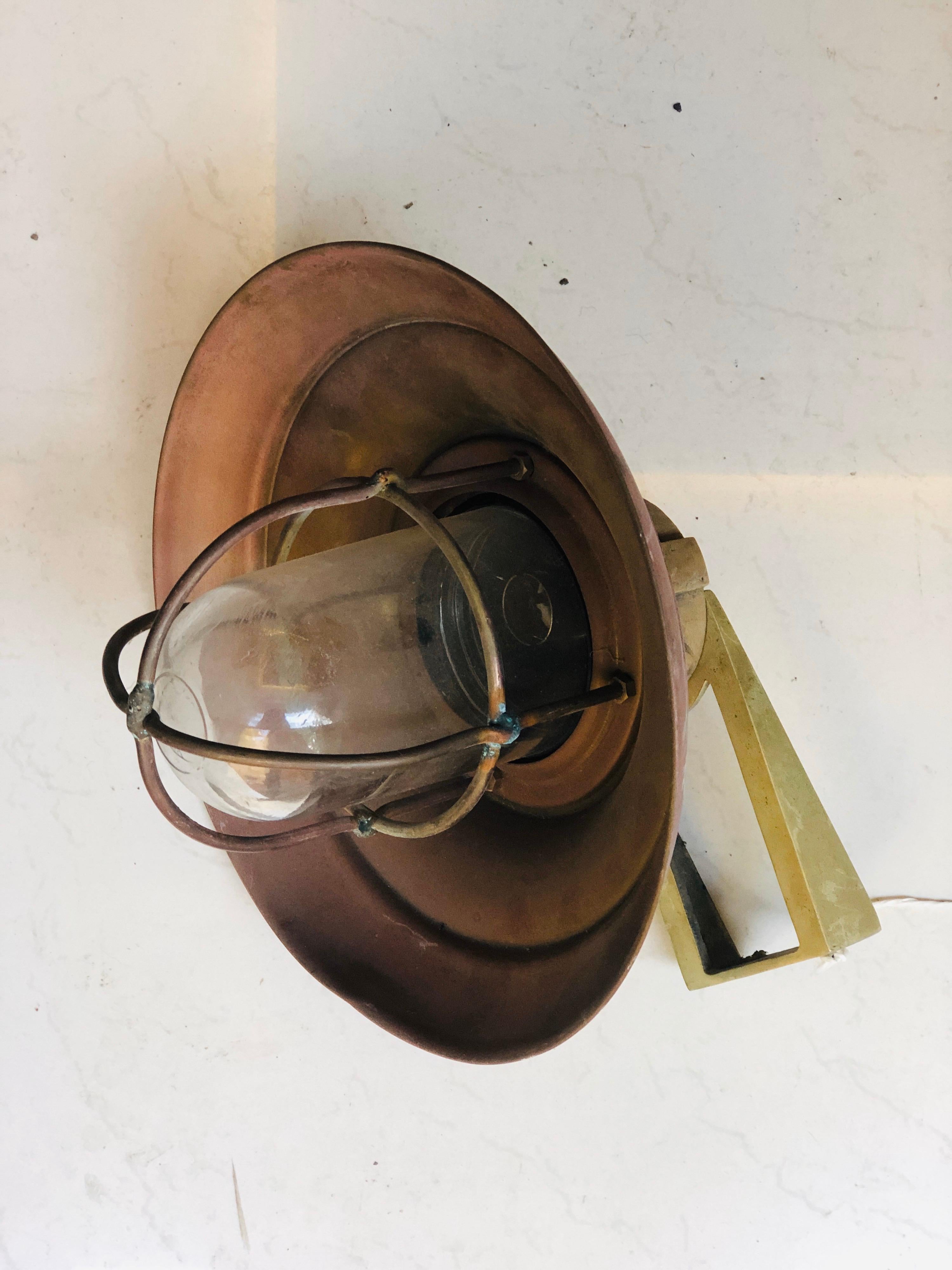 20th Century French Round Marine Lamp or Wall Sconce in Copper and Brass For Sale 1