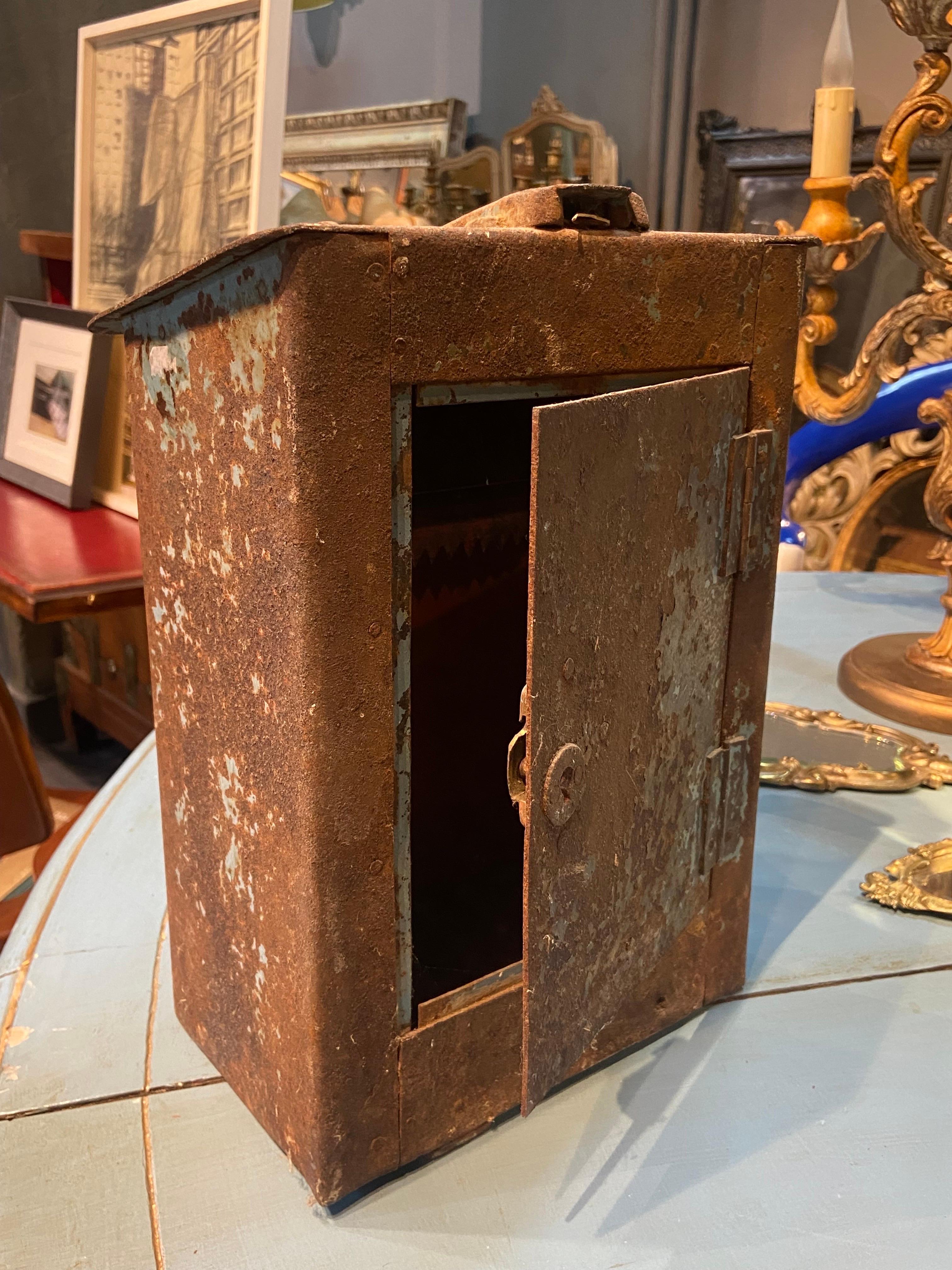 20th Century French Rusty Metal Blue Post Box In Fair Condition For Sale In Sofia, BG