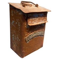 Französische Rostmetallblaue Postkasten aus dem 20. Jahrhundert