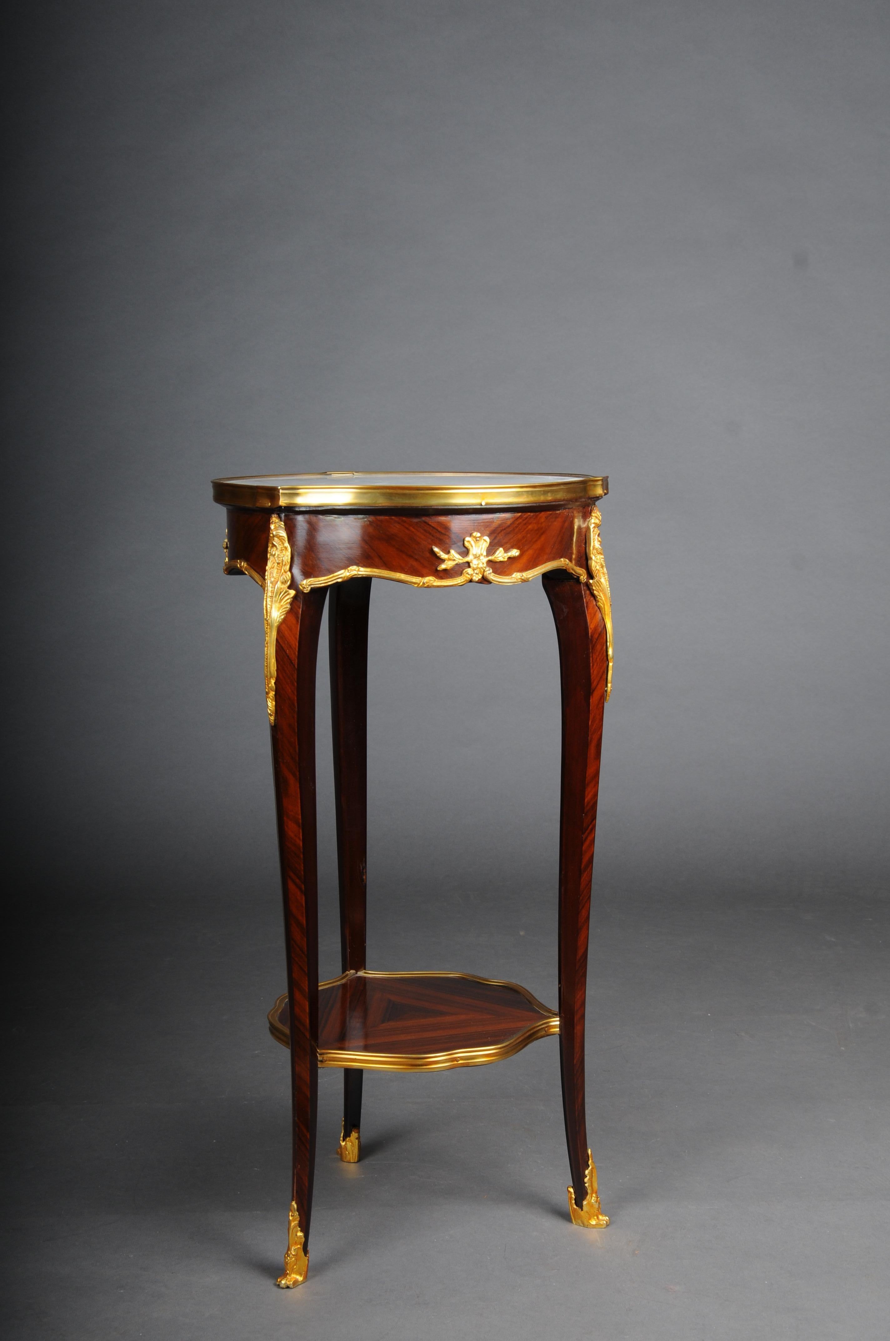 20ième siècle Table d'appoint de salon française du 20ème siècle en hêtre de style Louis XV d'après F. Linke en vente