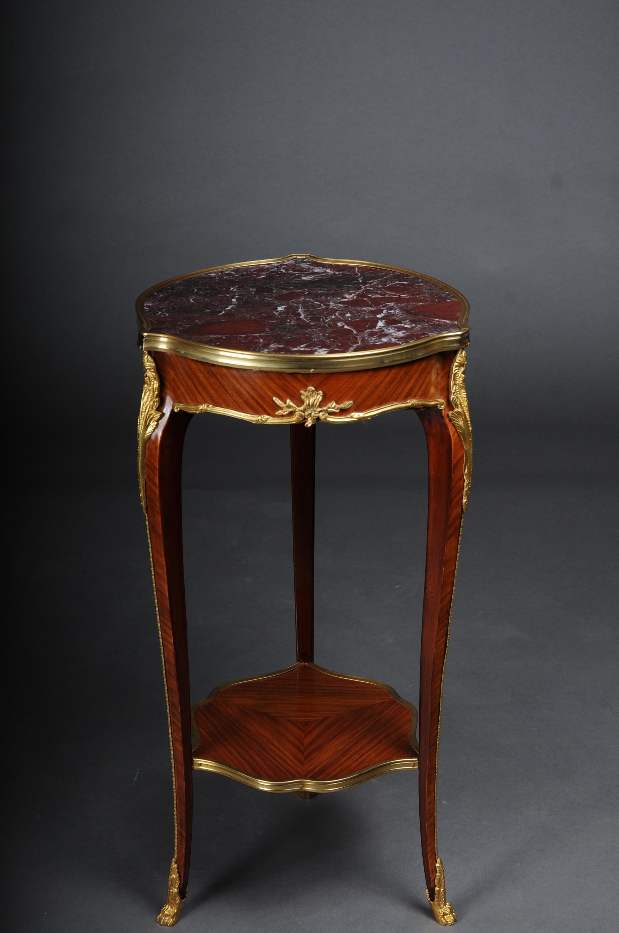 20th century French salon side table in Louis XV after F. Linke

Solid wood side table in Louis XV. Slightly convex and concave, carcass, flanked by solid corner glaciers on high, elegantly curved legs, connected below by a curly brass frame