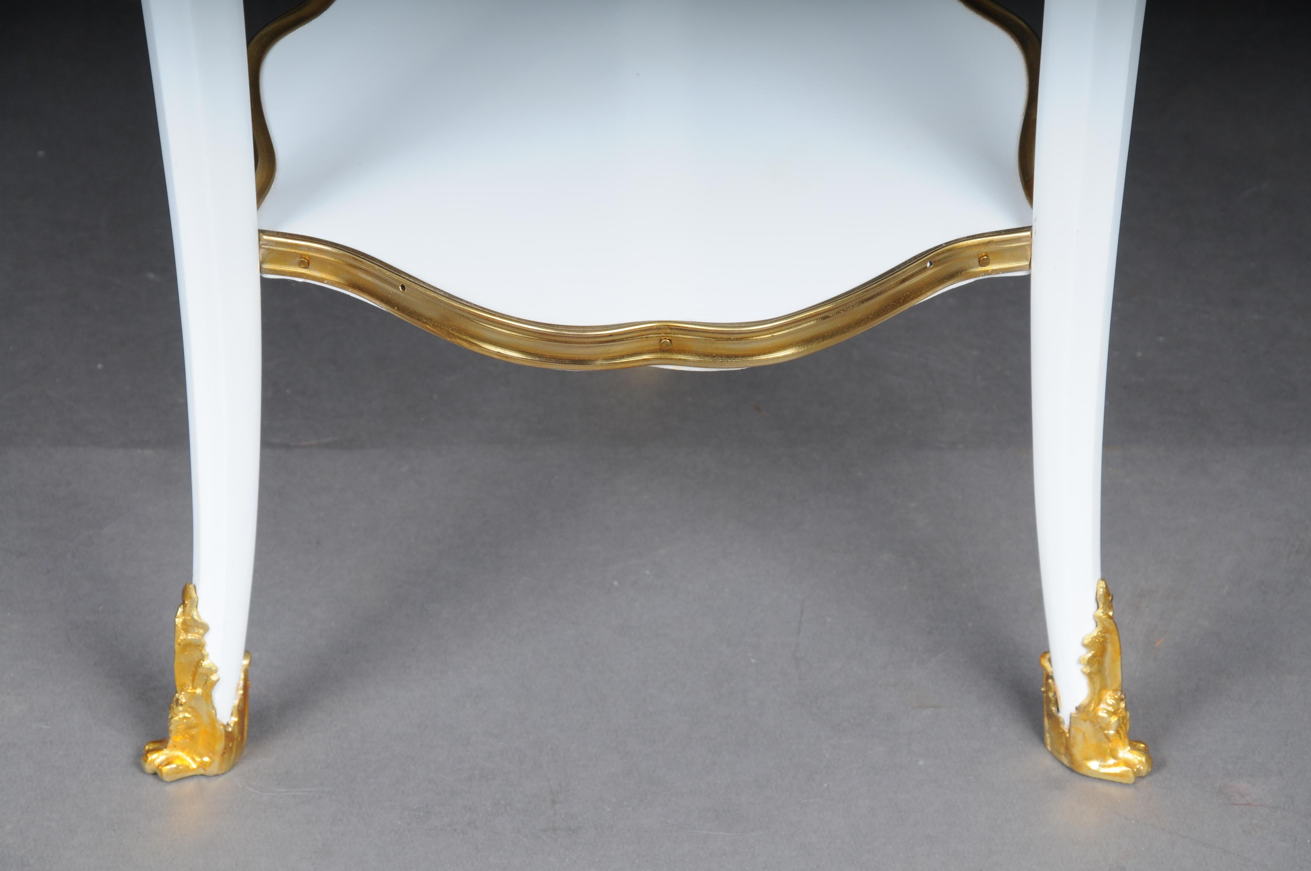 Französischer Salon-Beistelltisch des 20. Jahrhunderts im Louis XV-Stil nach F. Linke, weiß (Vergoldet) im Angebot