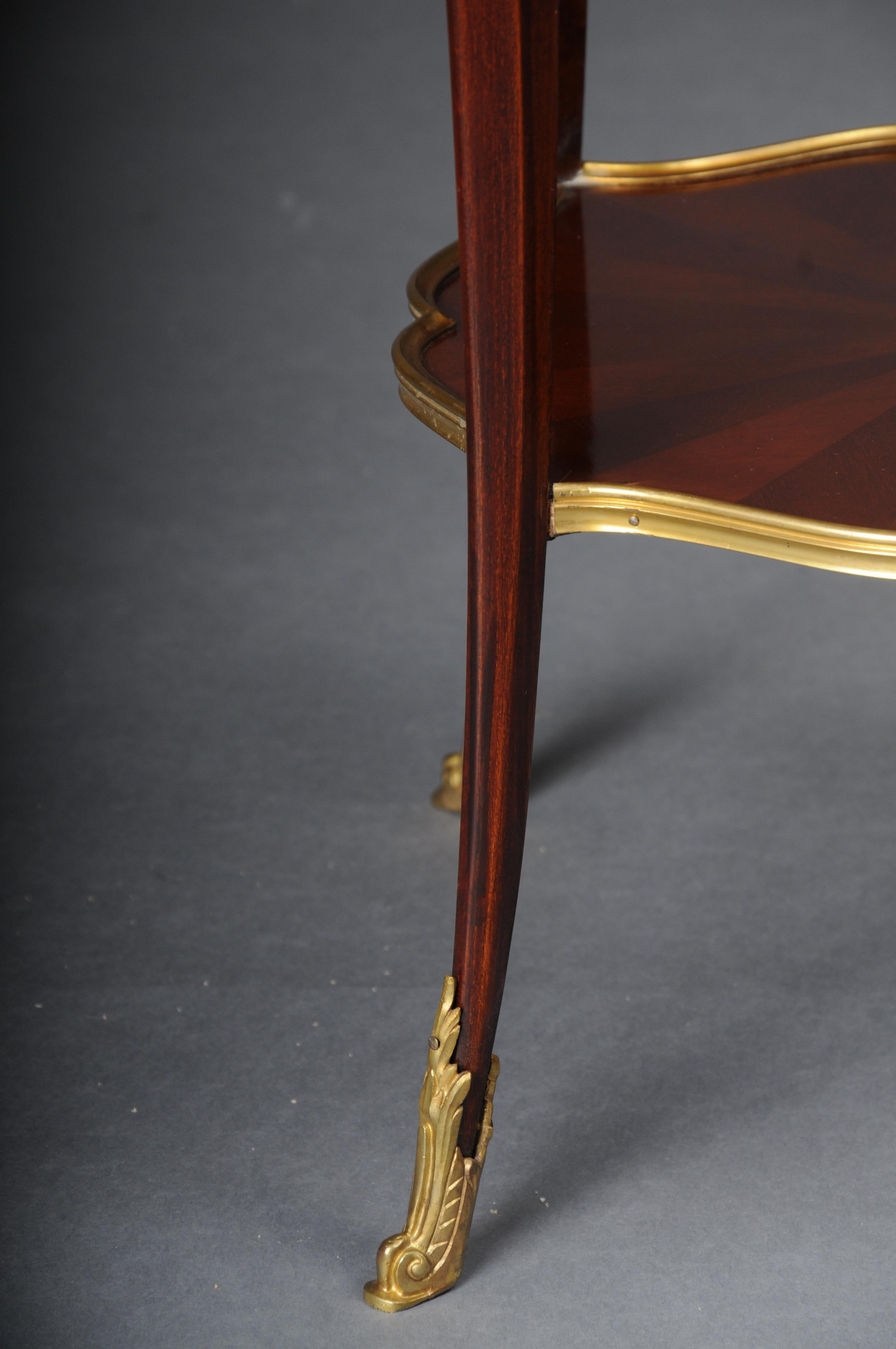 20ième siècle Table d'appoint de salon française du 20ème siècle, Louis XV d'après F. Linke, en hêtre en vente