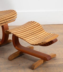 Französischer parametrischer Stuhl und Fußhocker im Stil der Bildhauerkunst des 20. Jahrhunderts
