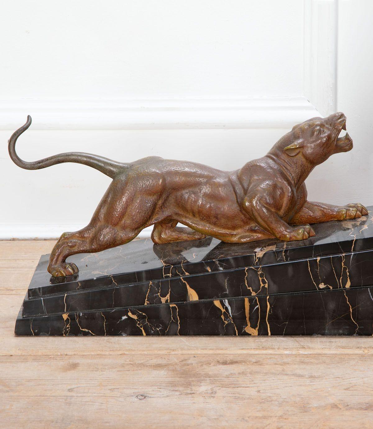 Scultura in spelta Art Deco francese del XX secolo 