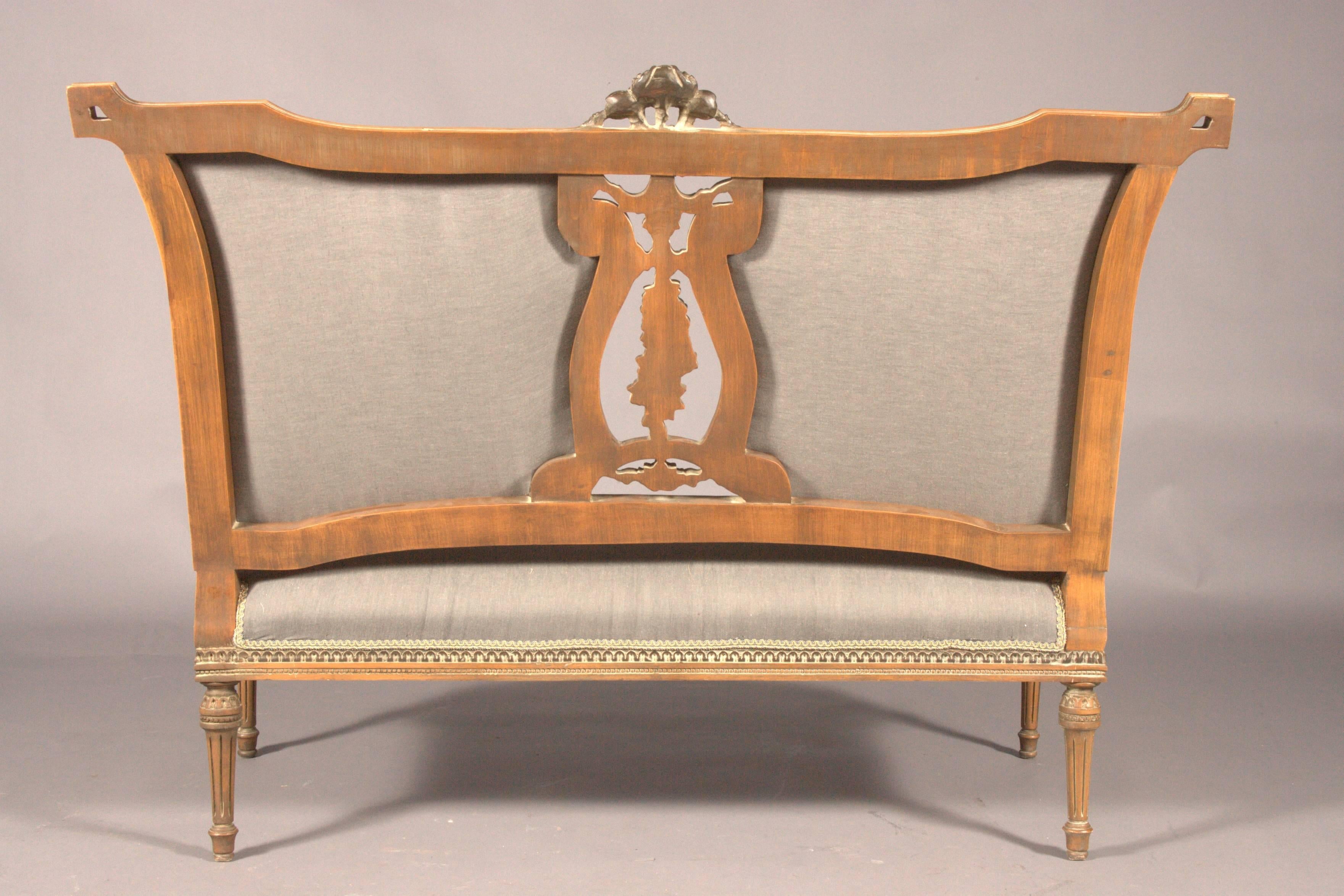 Groupe de sièges français du XXe siècle en bois de hêtre de style Louis Seize en vente 2
