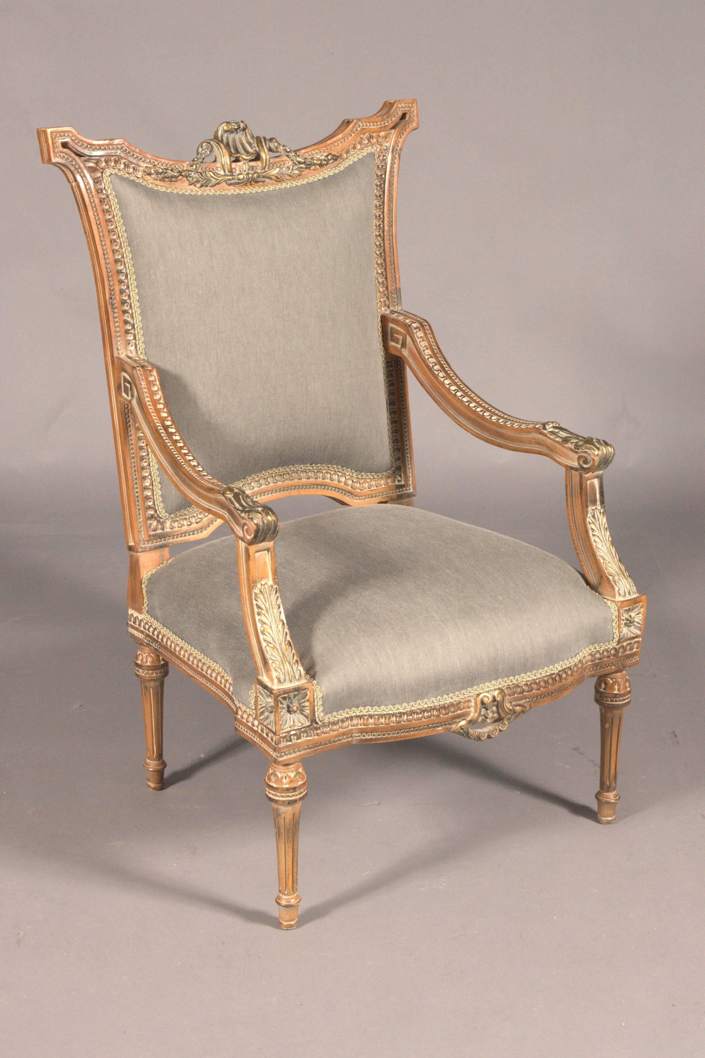 Louis XVI Groupe de sièges français du XXe siècle en bois de hêtre de style Louis Seize en vente