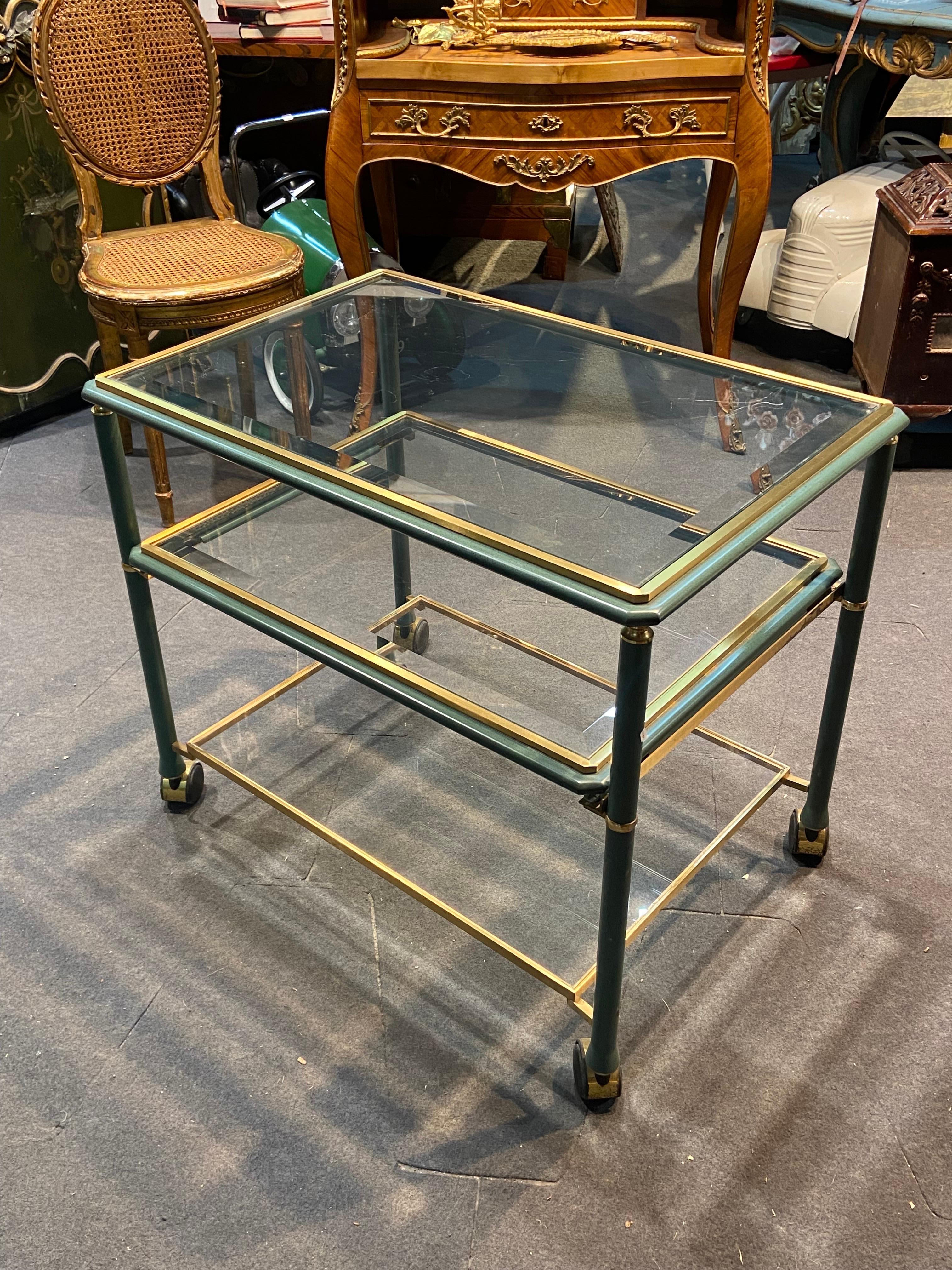 20ième siècle Chariot de service français du 20ème siècle en métal avec plateau en verre, vers 1920 en vente