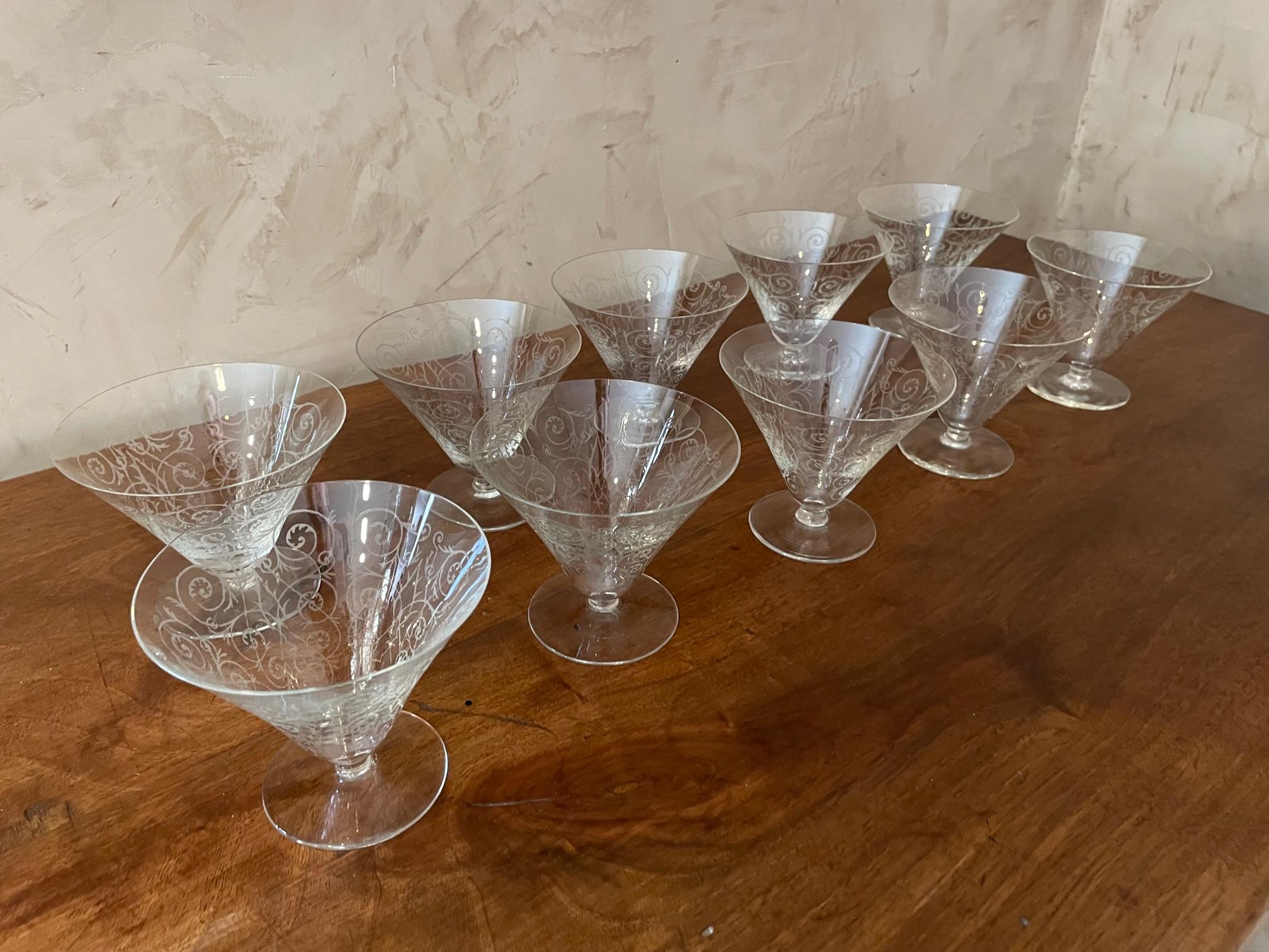 Set of 10 champagne glasses in the taste of the michelangelo model from baccarat. Good condition and very pleasant to use.
Very elegant and lightweight.