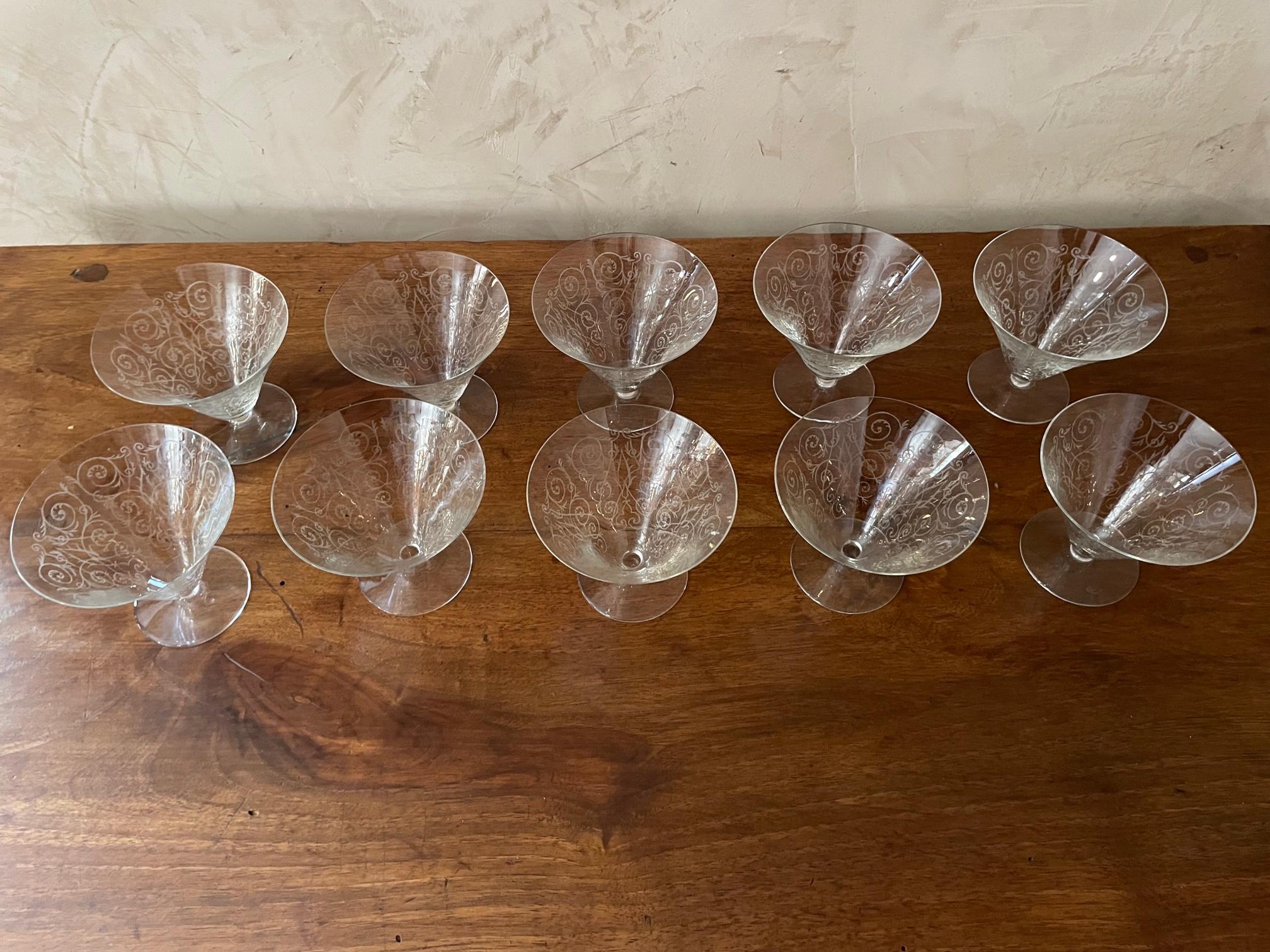 20th Century French Set of 10 Champagne Glasses in the Taste of Baccarat, 1930s In Good Condition For Sale In LEGNY, FR