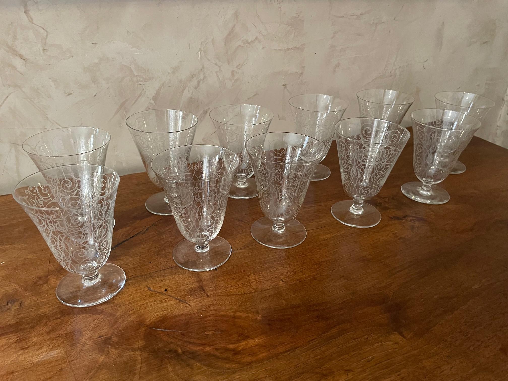 Set of 11 wine glasses in the style of the Michelangelo model from baccarat. 
Nice quality and good condition.
Very elegant and lightweight.