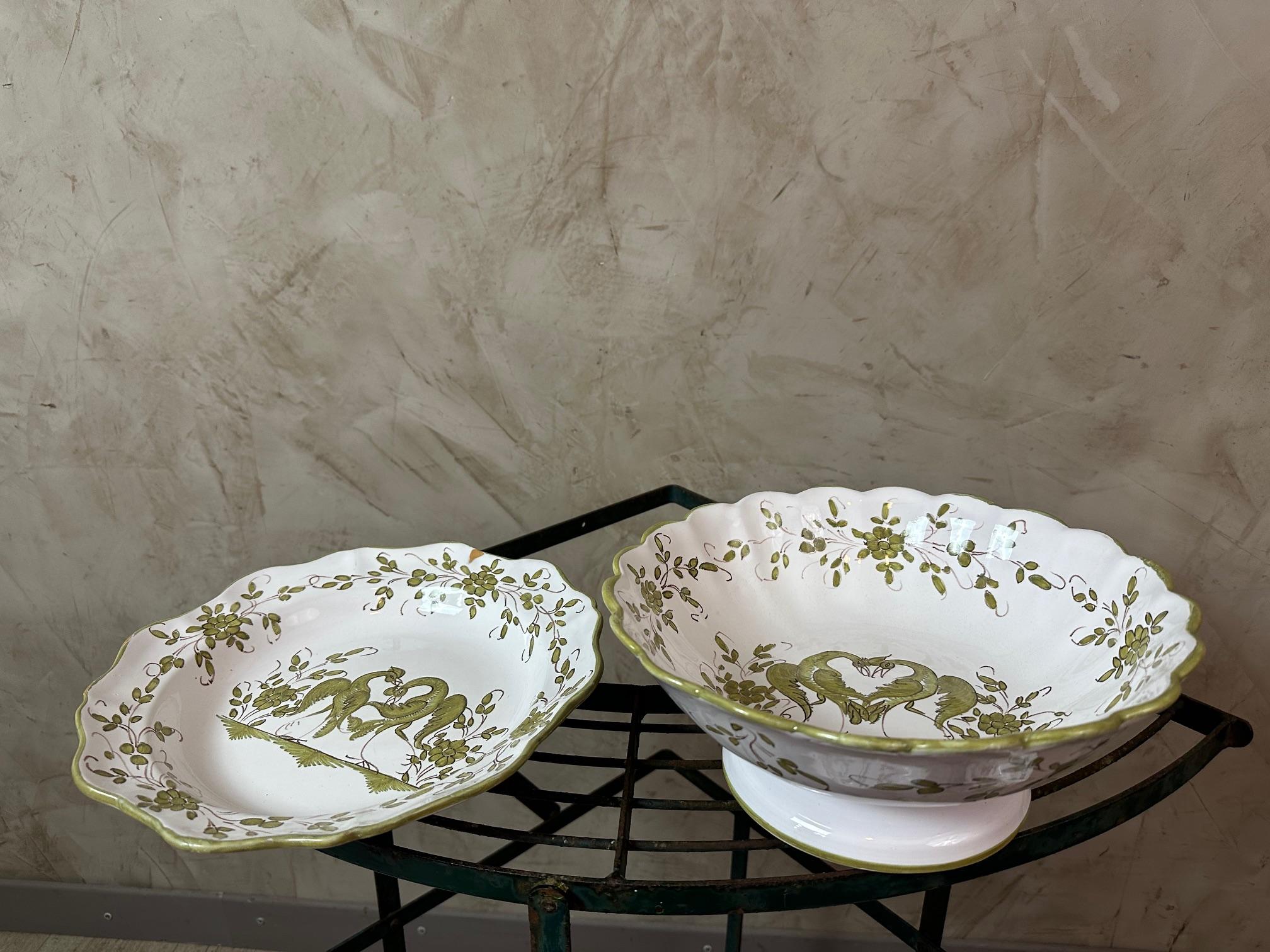 20e siècle Français Ensemble de 49 pièces en faïence de Moustiers, années 1950 en vente 1