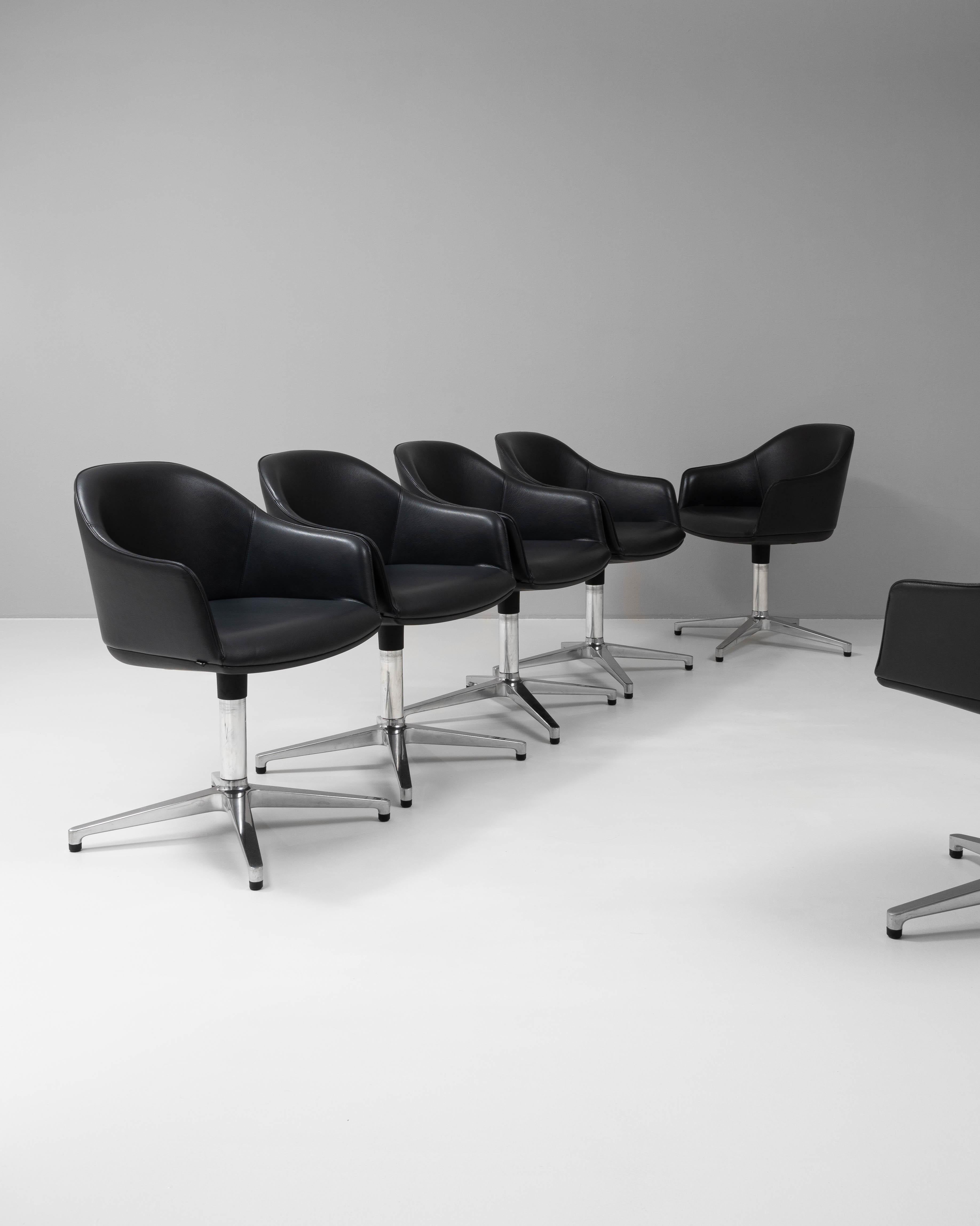 Français Ensemble de 6 chaises françaises du 20ème siècle en métal et cuir par Ronan & Erwan Bouroullec en vente