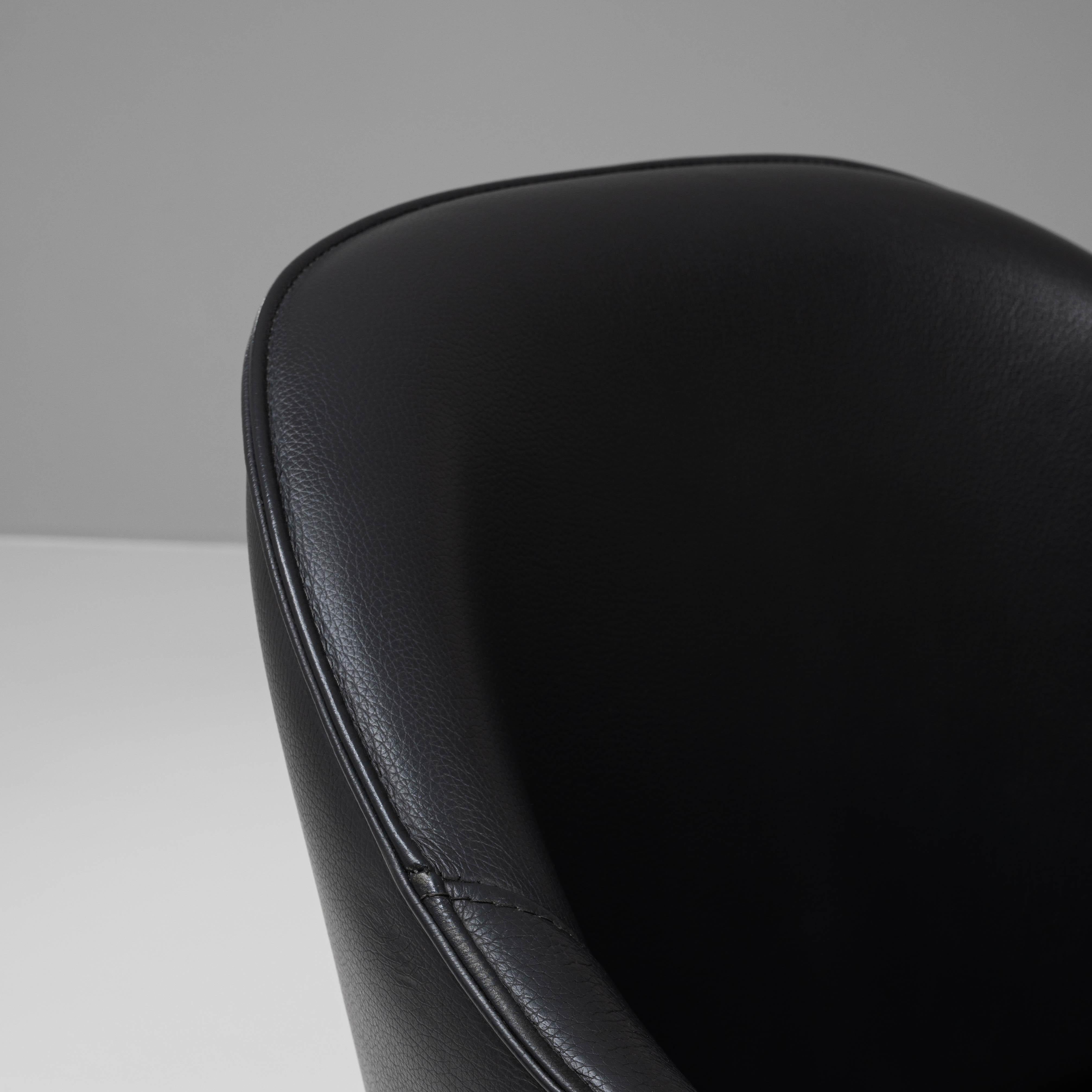 20ième siècle Ensemble de 6 chaises françaises du 20ème siècle en métal et cuir par Ronan & Erwan Bouroullec en vente