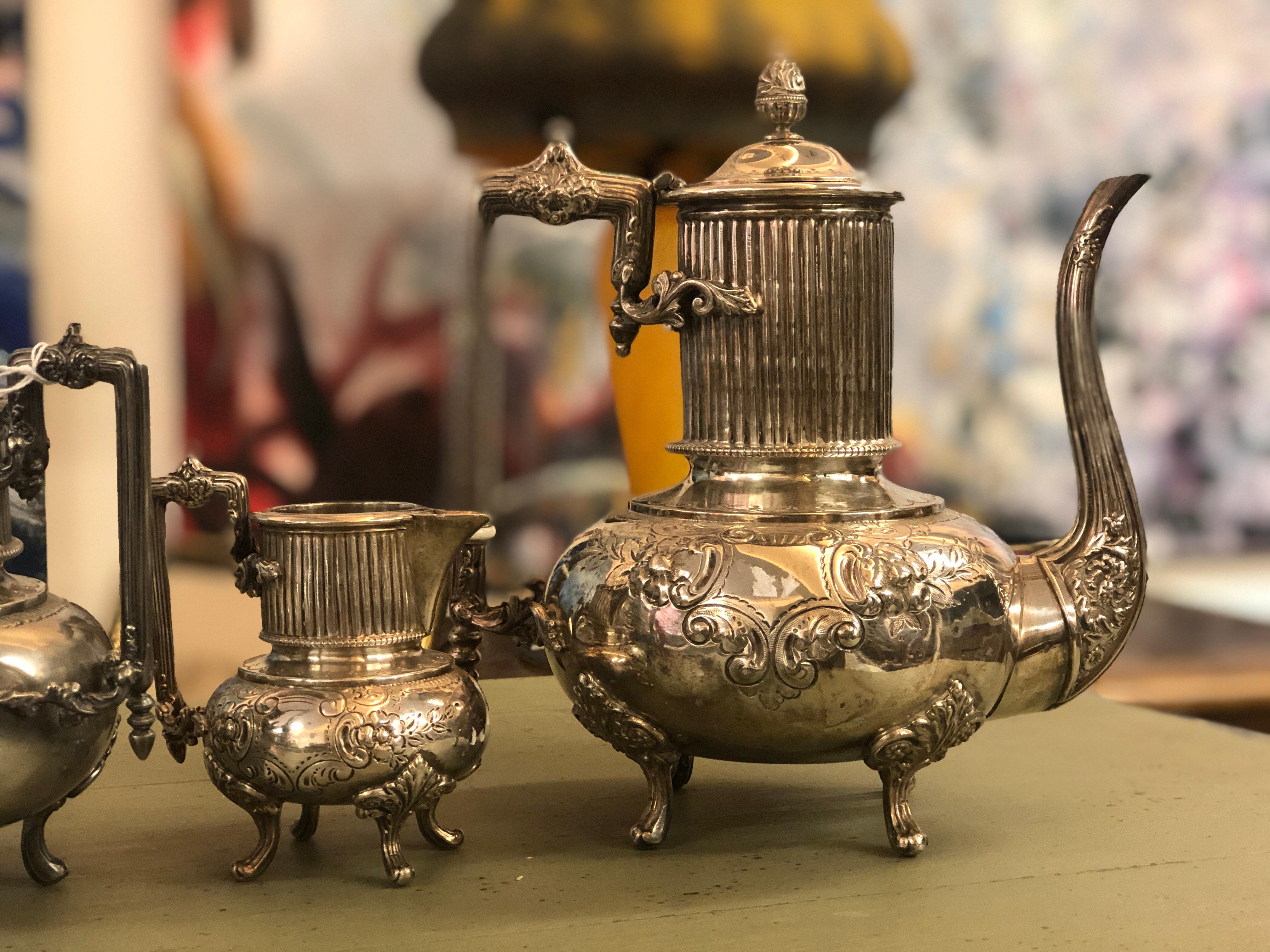 20th Century French Set of Silver Plated Decorated Coffee Pots by Armand Frenais In Good Condition In Sofia, BG