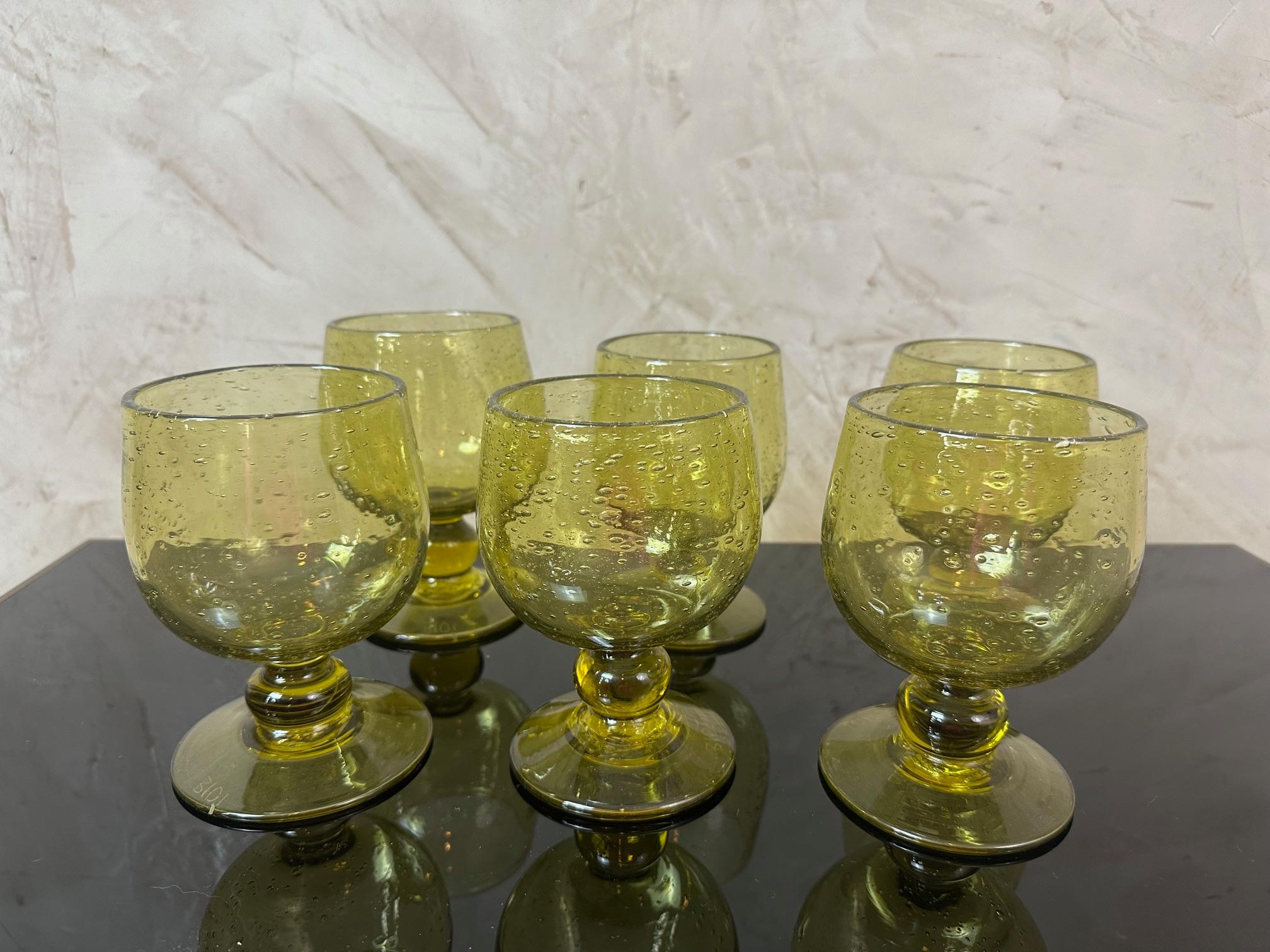 Français Ensemble français du 20e siècle de six verres soufflés à la Biot, années 1980 en vente