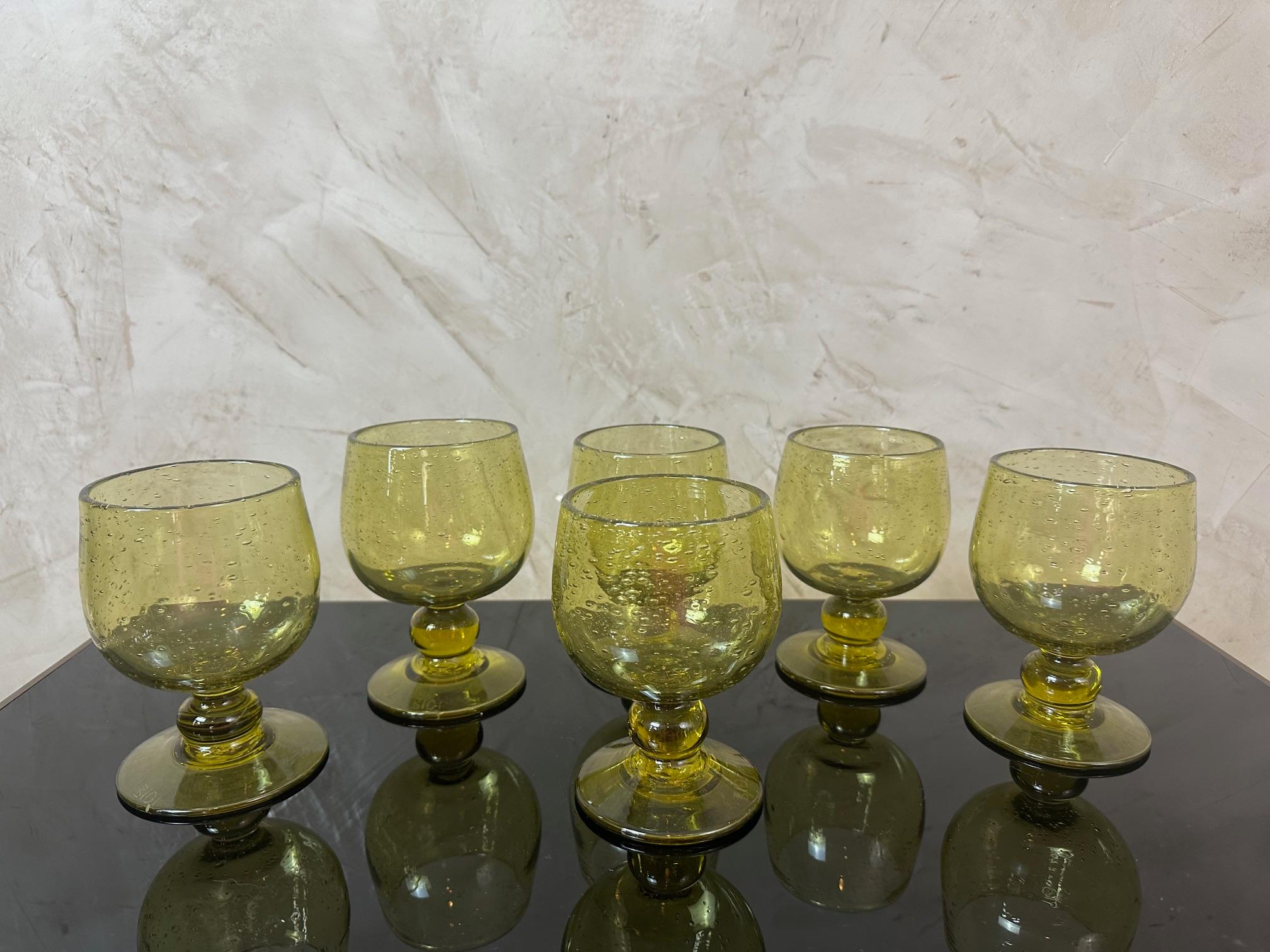 Fin du 20e siècle Ensemble français du 20e siècle de six verres soufflés à la Biot, années 1980 en vente