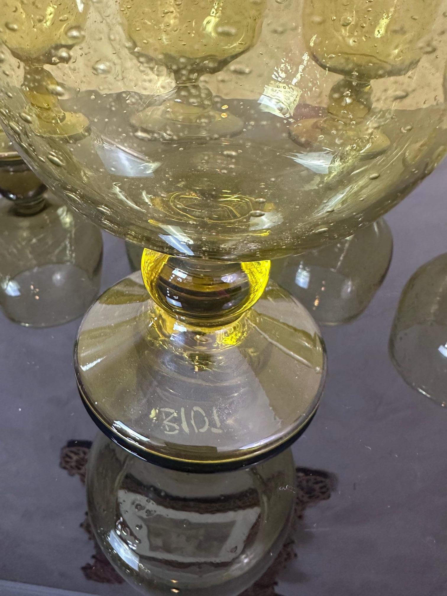 Verre brun Ensemble français du 20e siècle de six verres soufflés à la Biot, années 1980 en vente