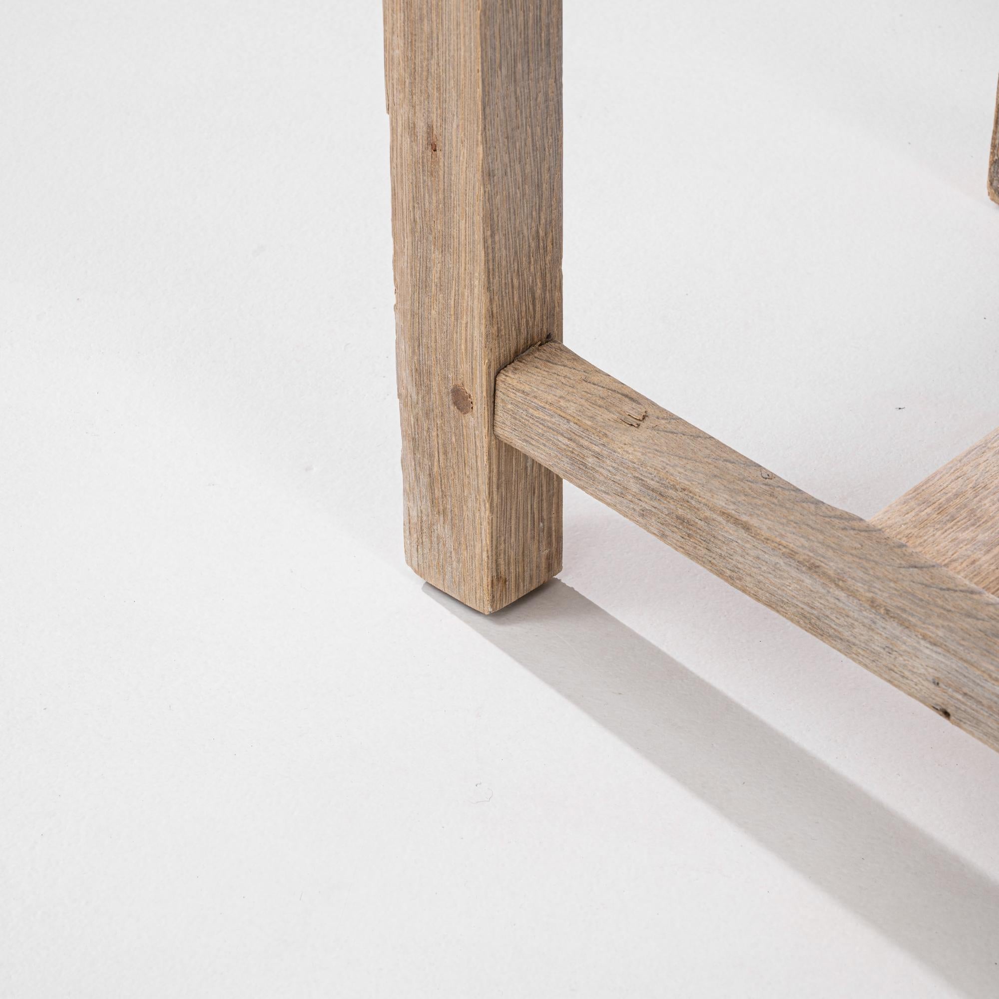 Ensemble de six chaises de salle à manger en chêne à dossier en échelle, du 20e siècle, de style français en vente 2