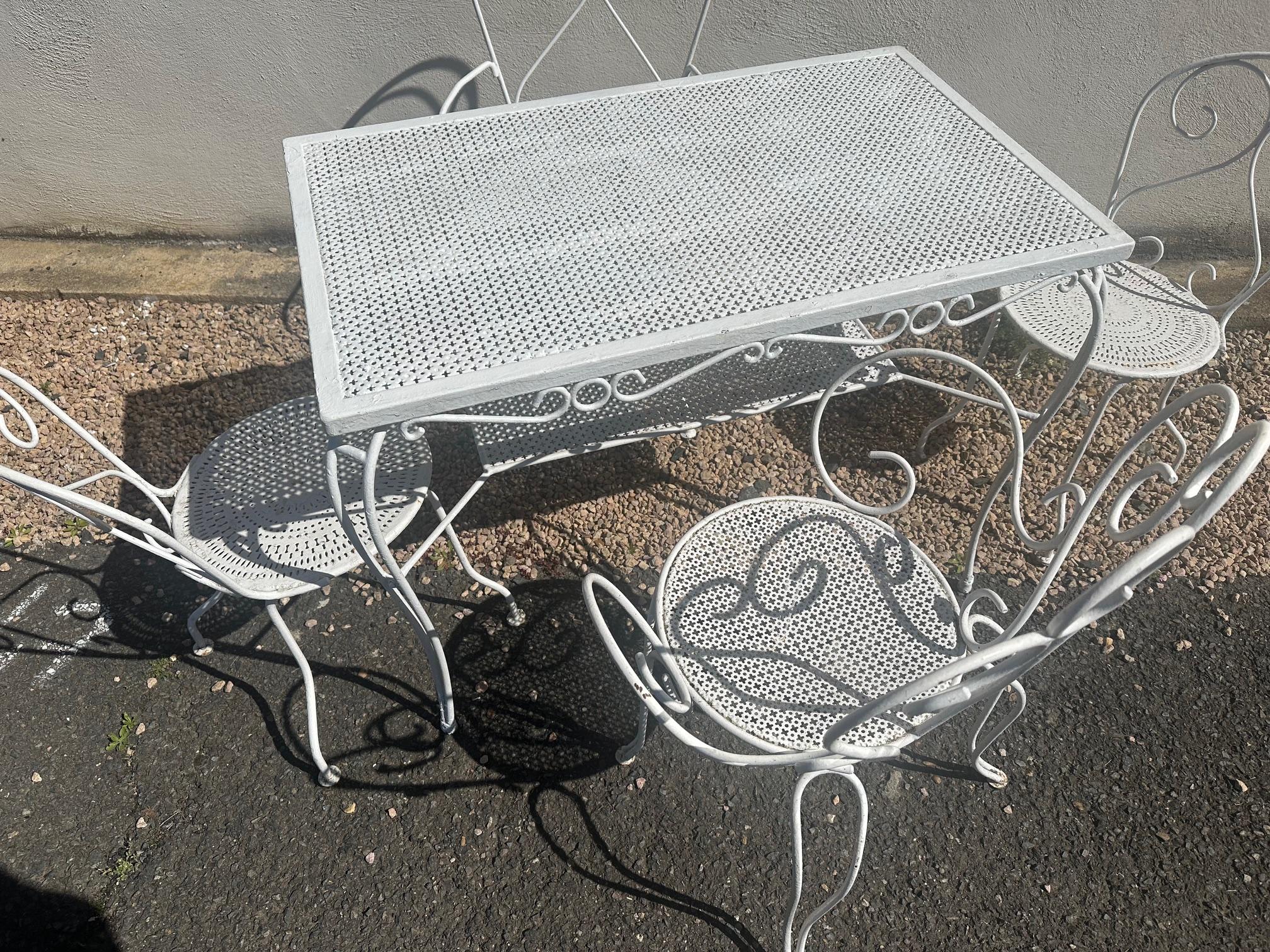 20th century French set of Wrought Iron Table and Four Chairs In Good Condition In LEGNY, FR