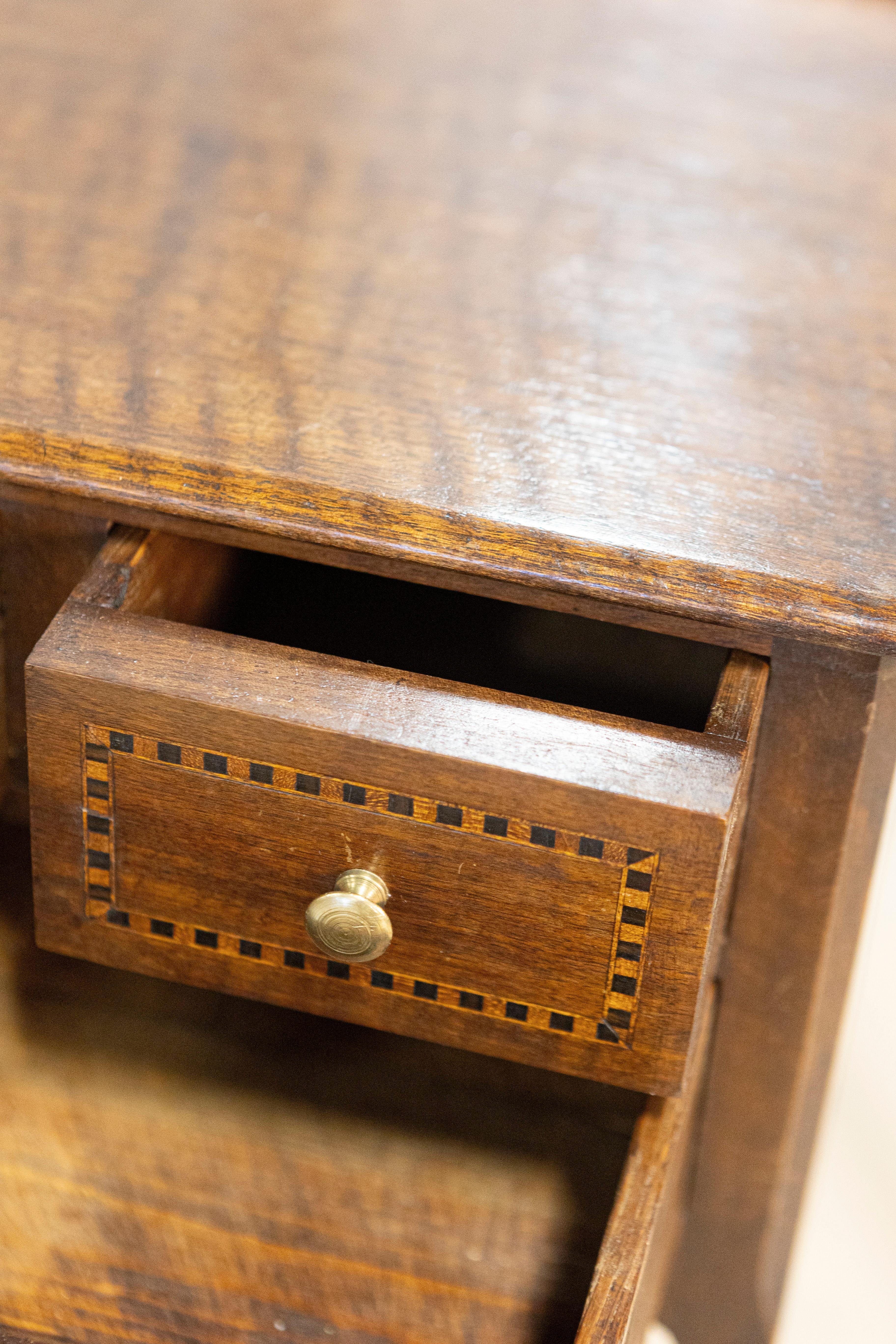 Marqueterie Table d'appoint française du 20e siècle en vente