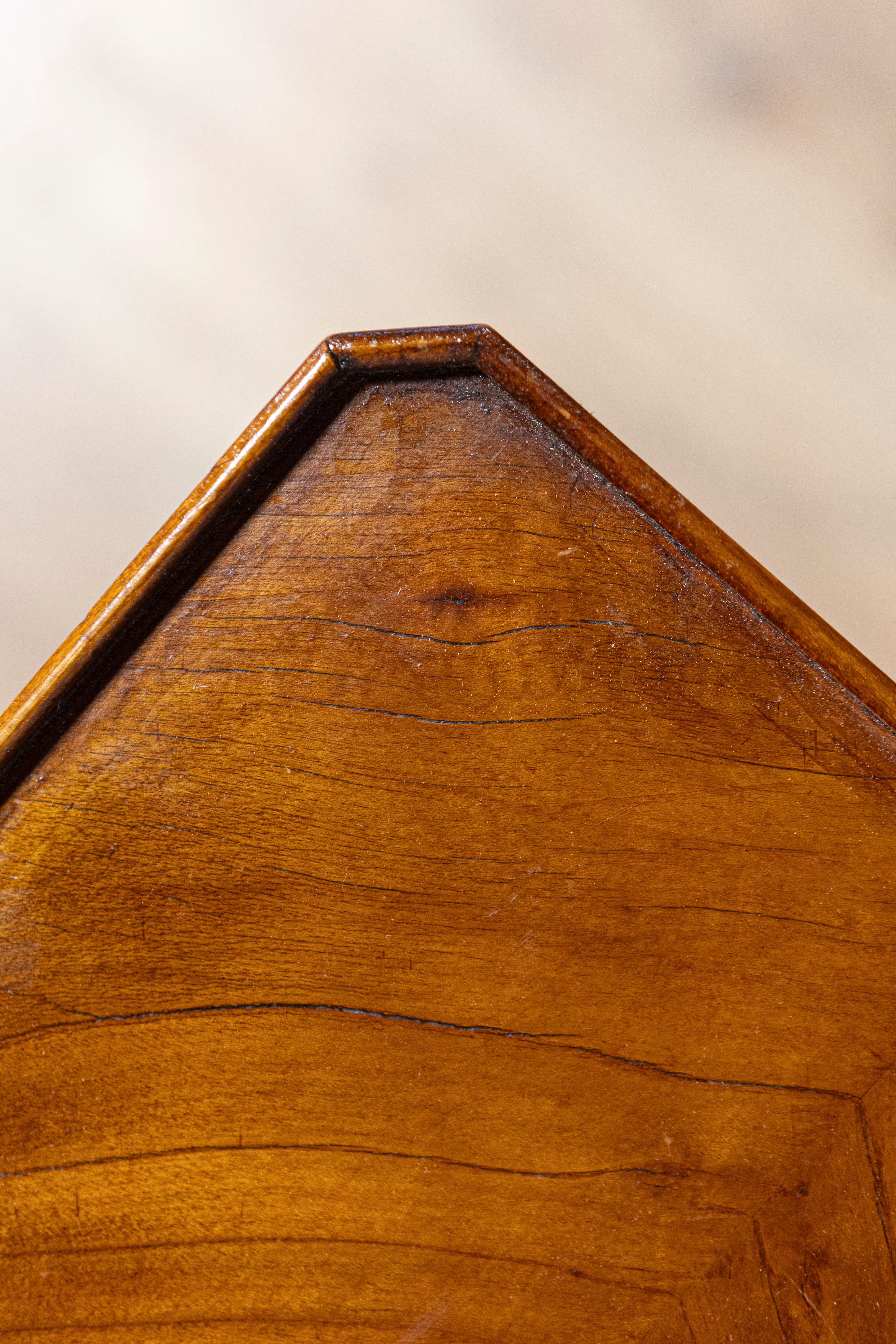 Marqueterie Table d'appoint française du 20e siècle en vente