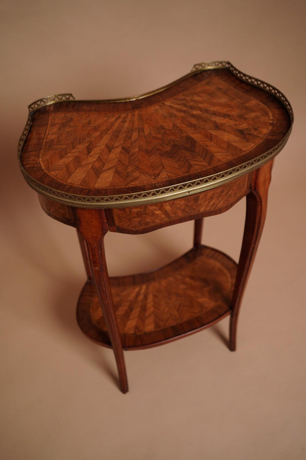 Table d'appoint française du 20e siècle de style Louis XV. en vente 6