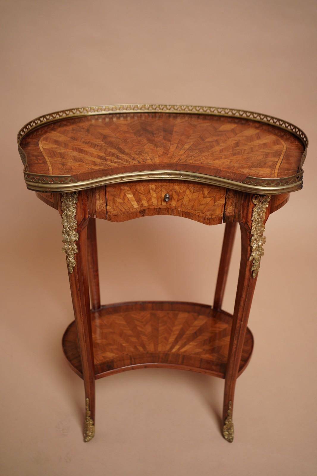 Table d'appoint style Louis XV 1920