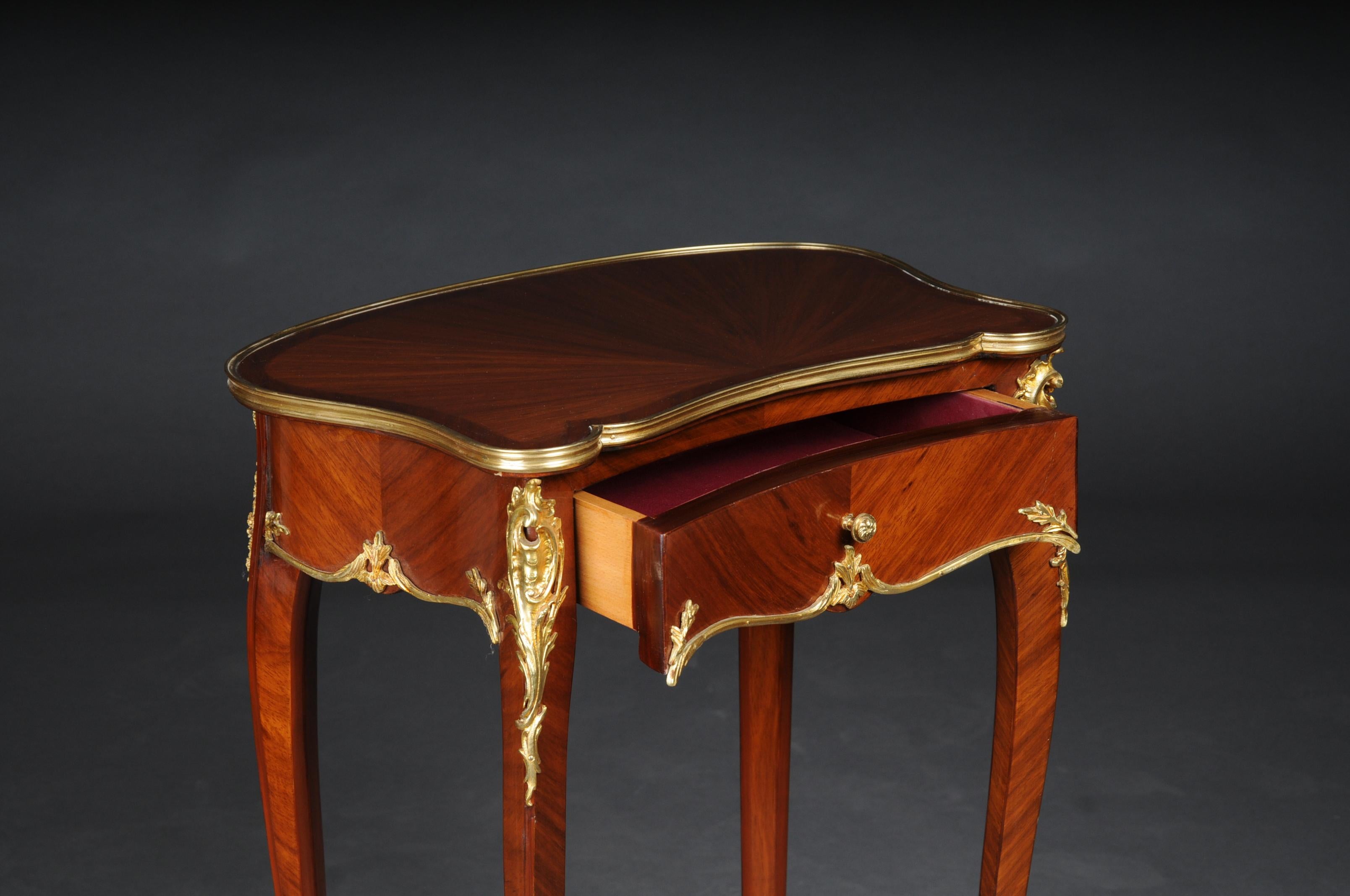 Table d'appoint/table d'appoint française du 20ème siècle/table d'entrée/table de couloir Louis XV en vente 2