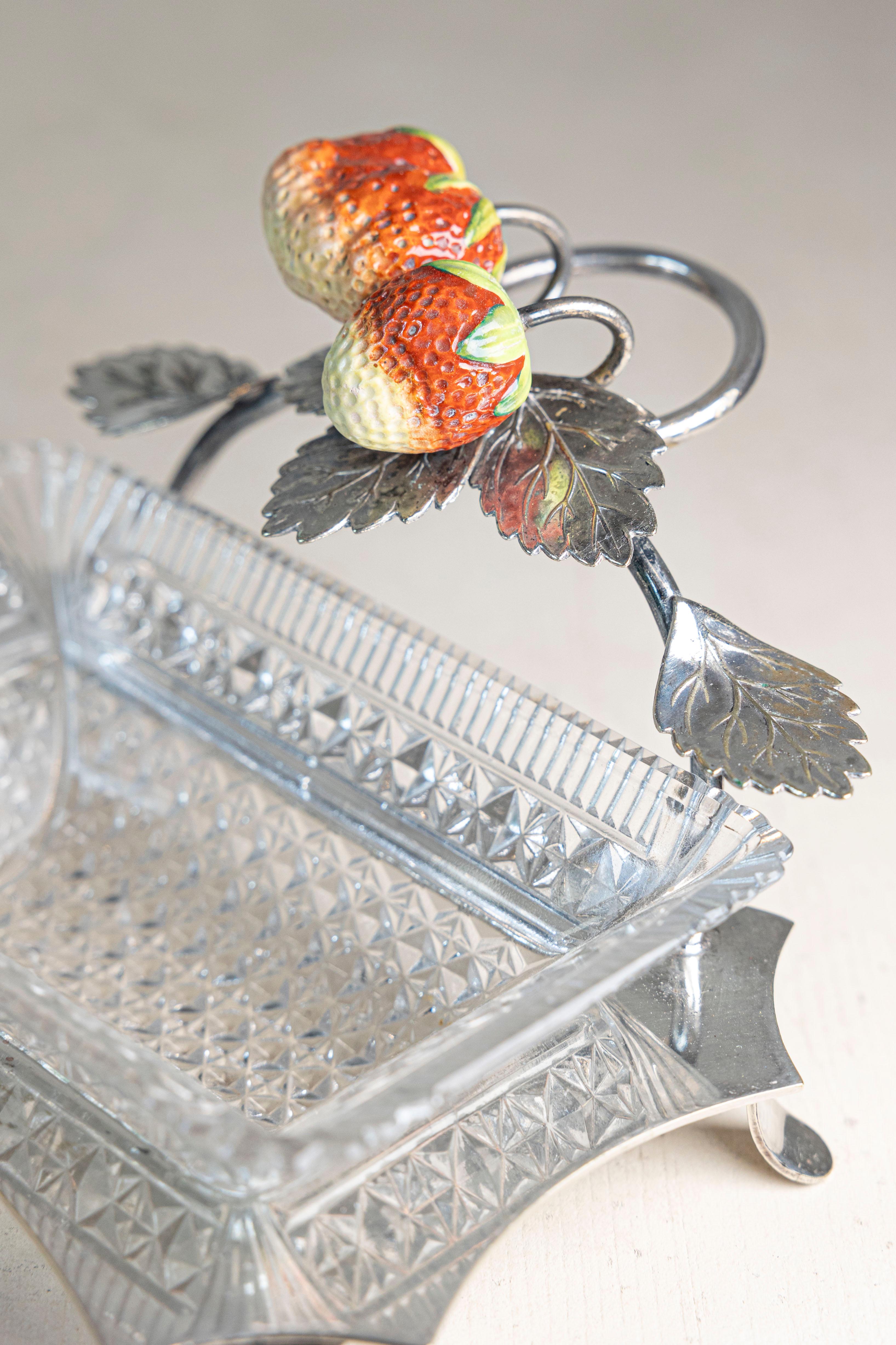 Français Plat de service français du 20ème siècle en argent et verre taillé en vente