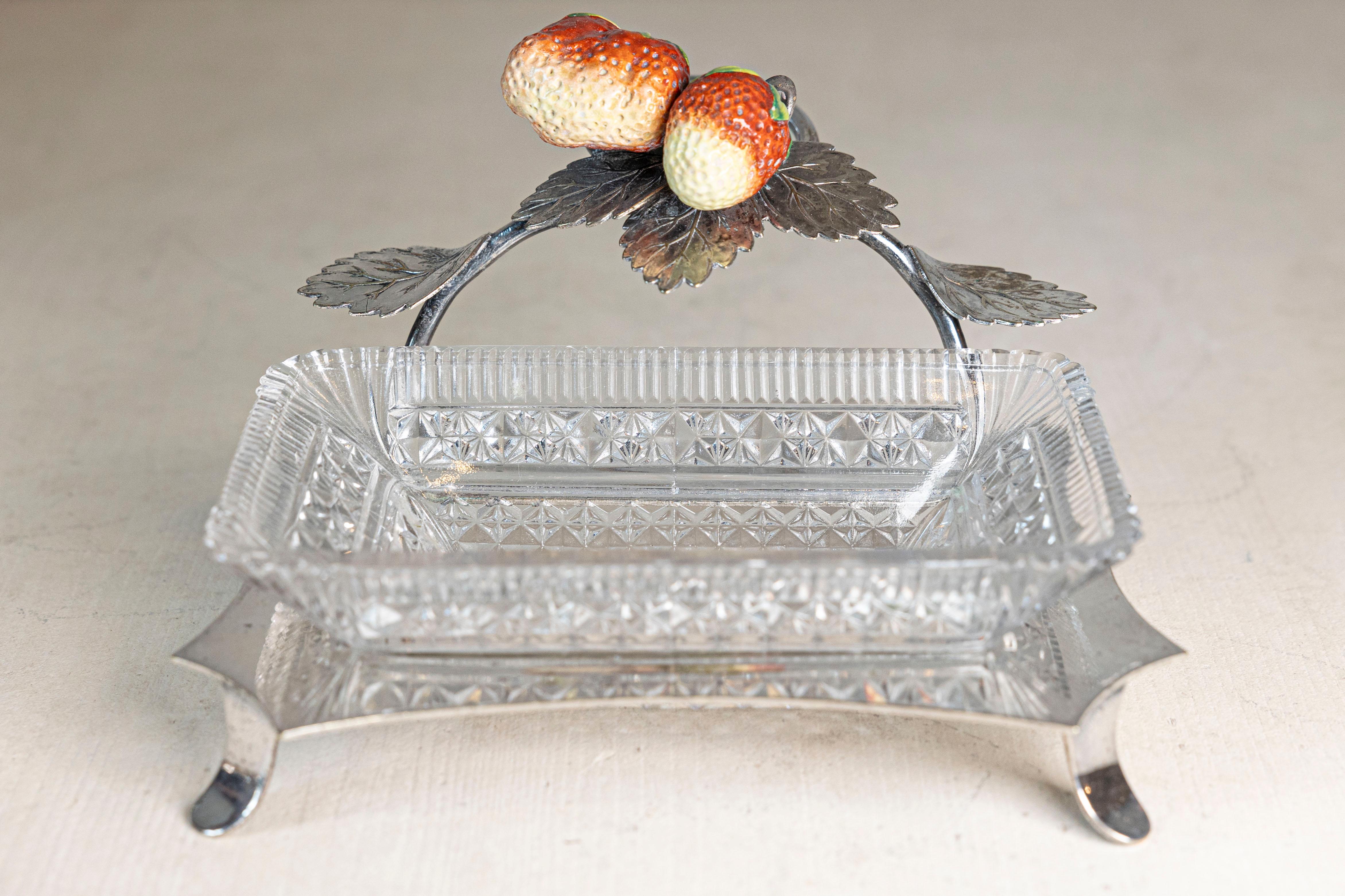 20ième siècle Plat de service français du 20ème siècle en argent et verre taillé en vente