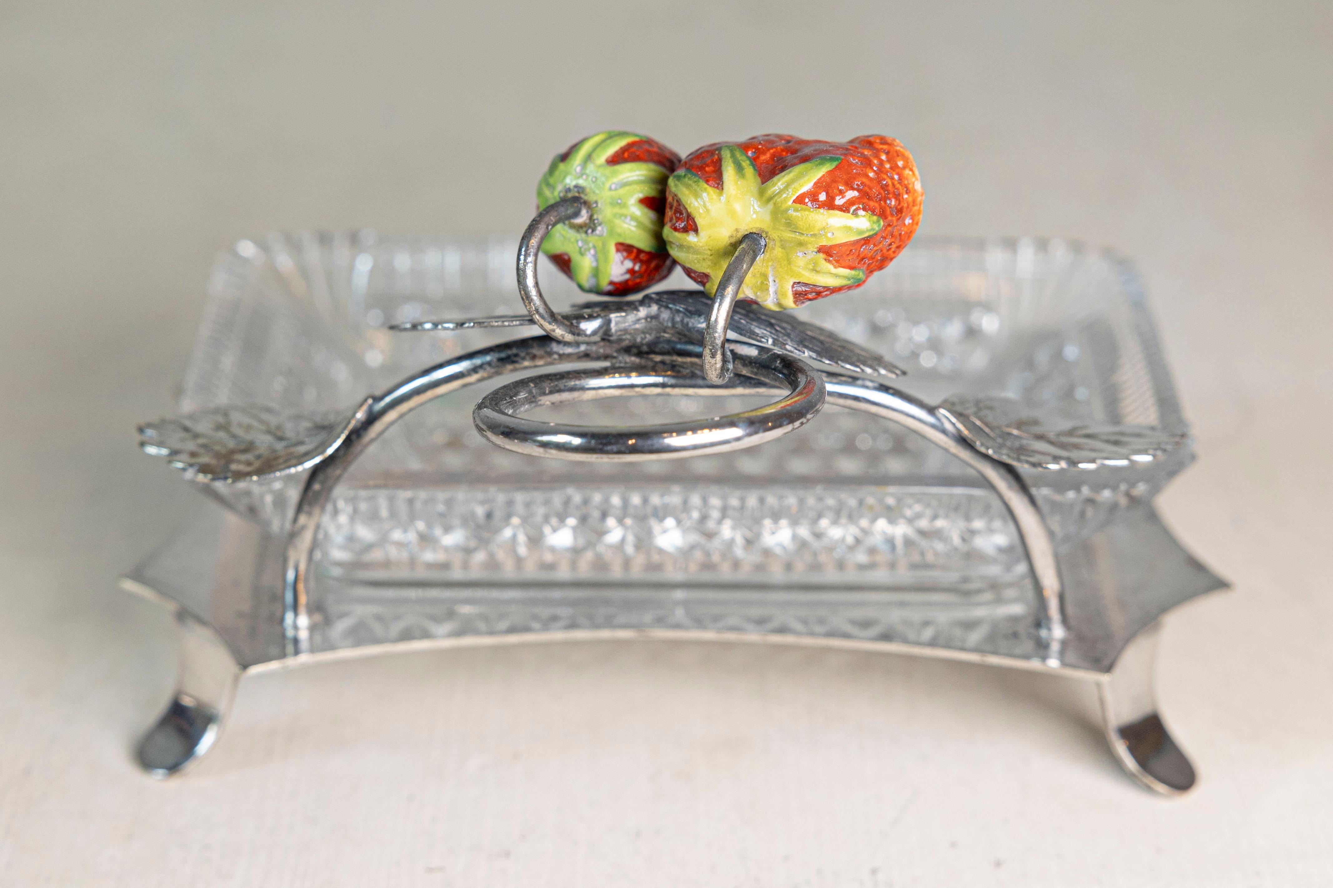 Plat de service français du 20ème siècle en argent et verre taillé en vente 2