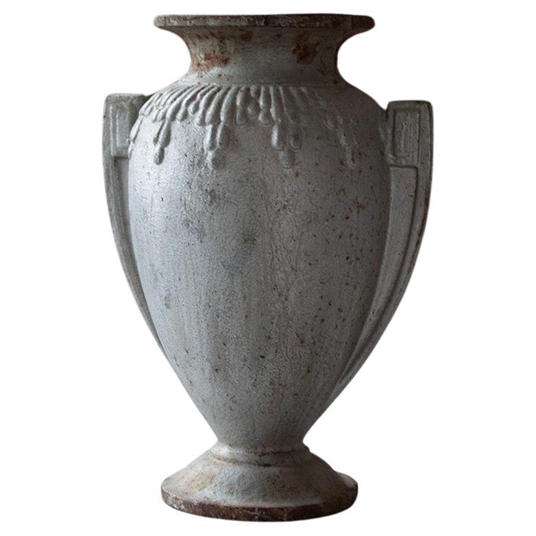 Vase français du 20ème siècle en fonte de style Art déco (1 sur 2)