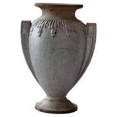Vase français du 20ème siècle en fonte de style Art déco (2 sur 2)
