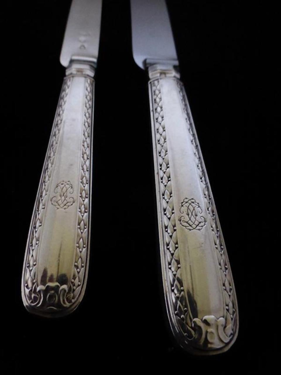 Beautiful set of 42 knives including 24 large knives (25 cm) and 18 small knives (20 cm).
All sleeves are solid silver and the blades of 12 small knives.
Stamped and signature of the Aucoc house in Paris.
Very good condition.