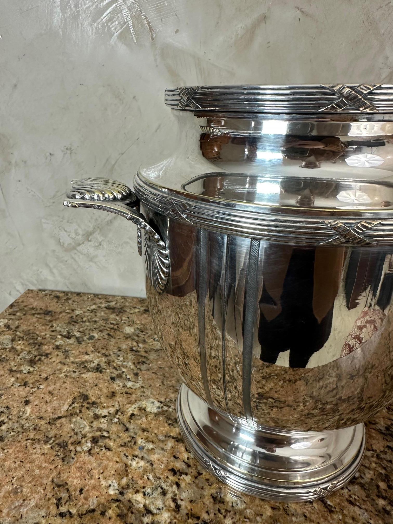 Seau à champagne en métal argenté du 20e siècle, 1930 en vente 3