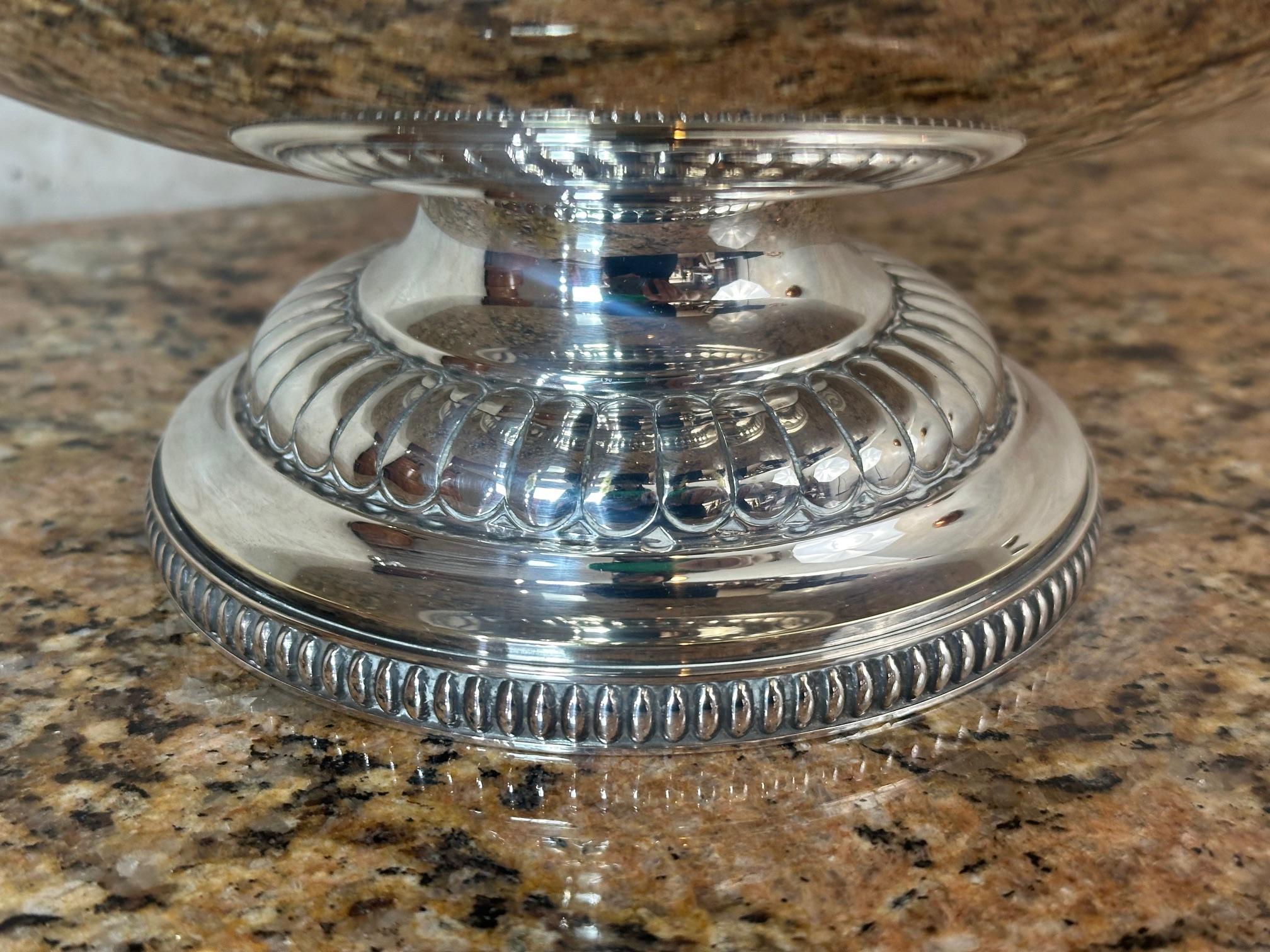 Plaqué argent 20e siècle Coupe à fruits en métal argenté, 1920 en vente