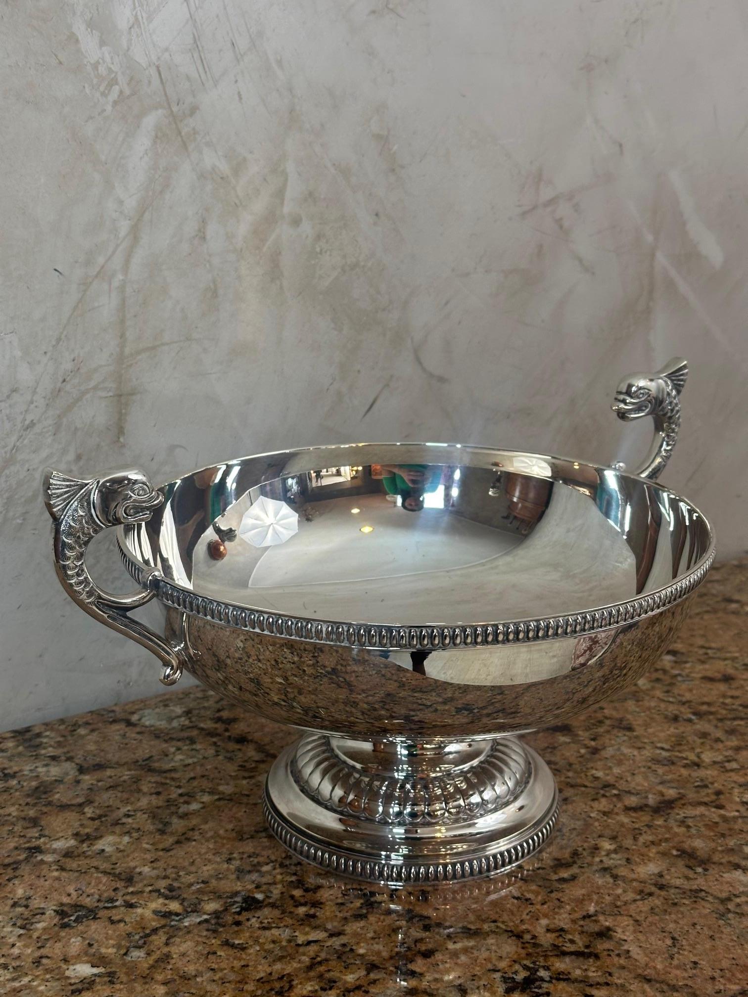 20e siècle Coupe à fruits en métal argenté, 1920 en vente 2