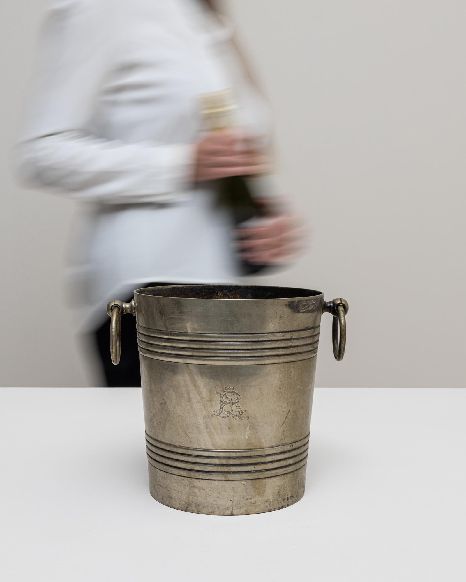 Seau à champagne en métal argenté français du 20e siècle en vente 2