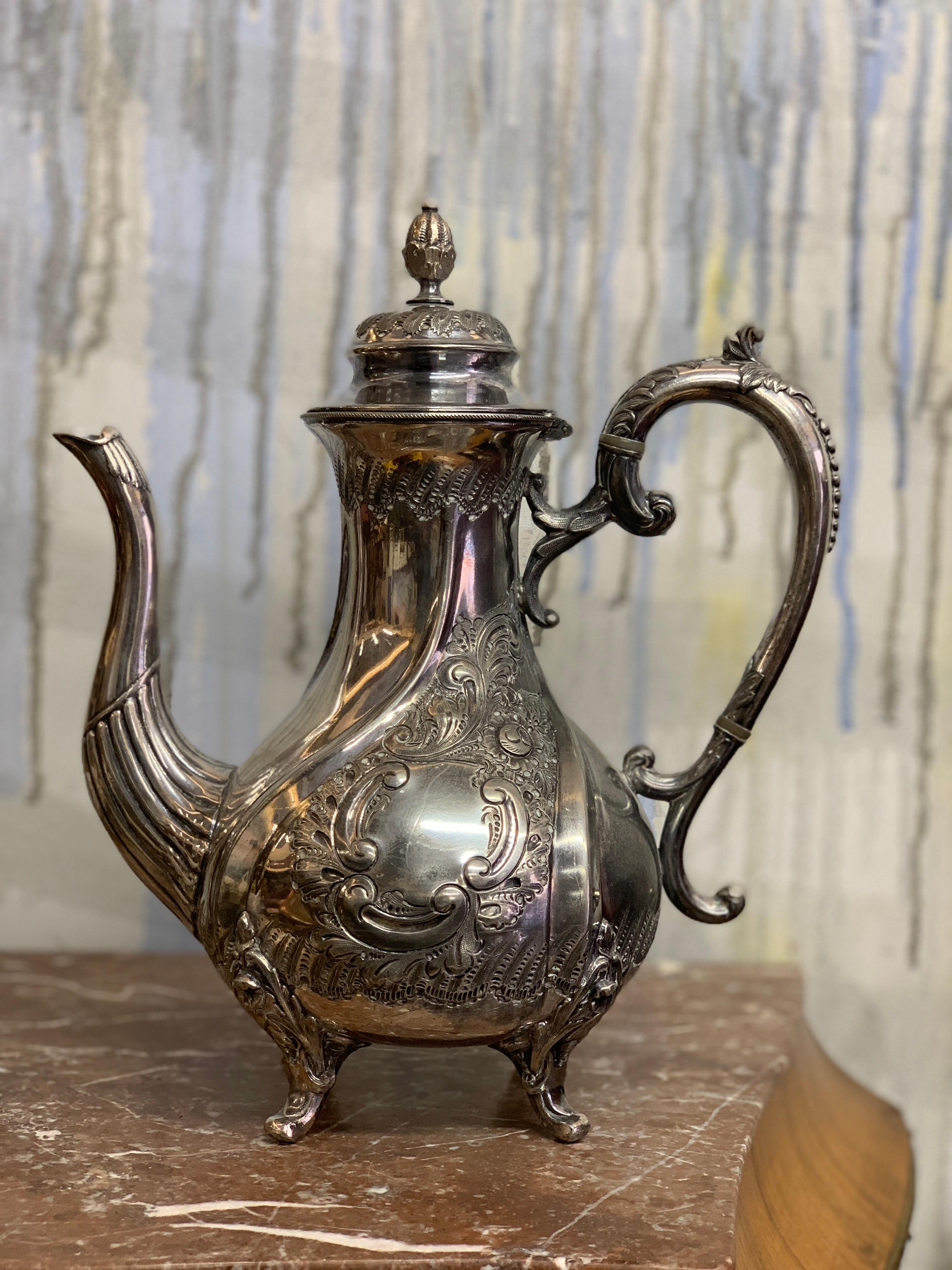 A silver plated Armand Frenais coffee pot standing on four legs, the figured body of baluster shape decorated with a flower ornaments. The piece is stamped on the bottom. 
20th century
Weight : 660 g.
   