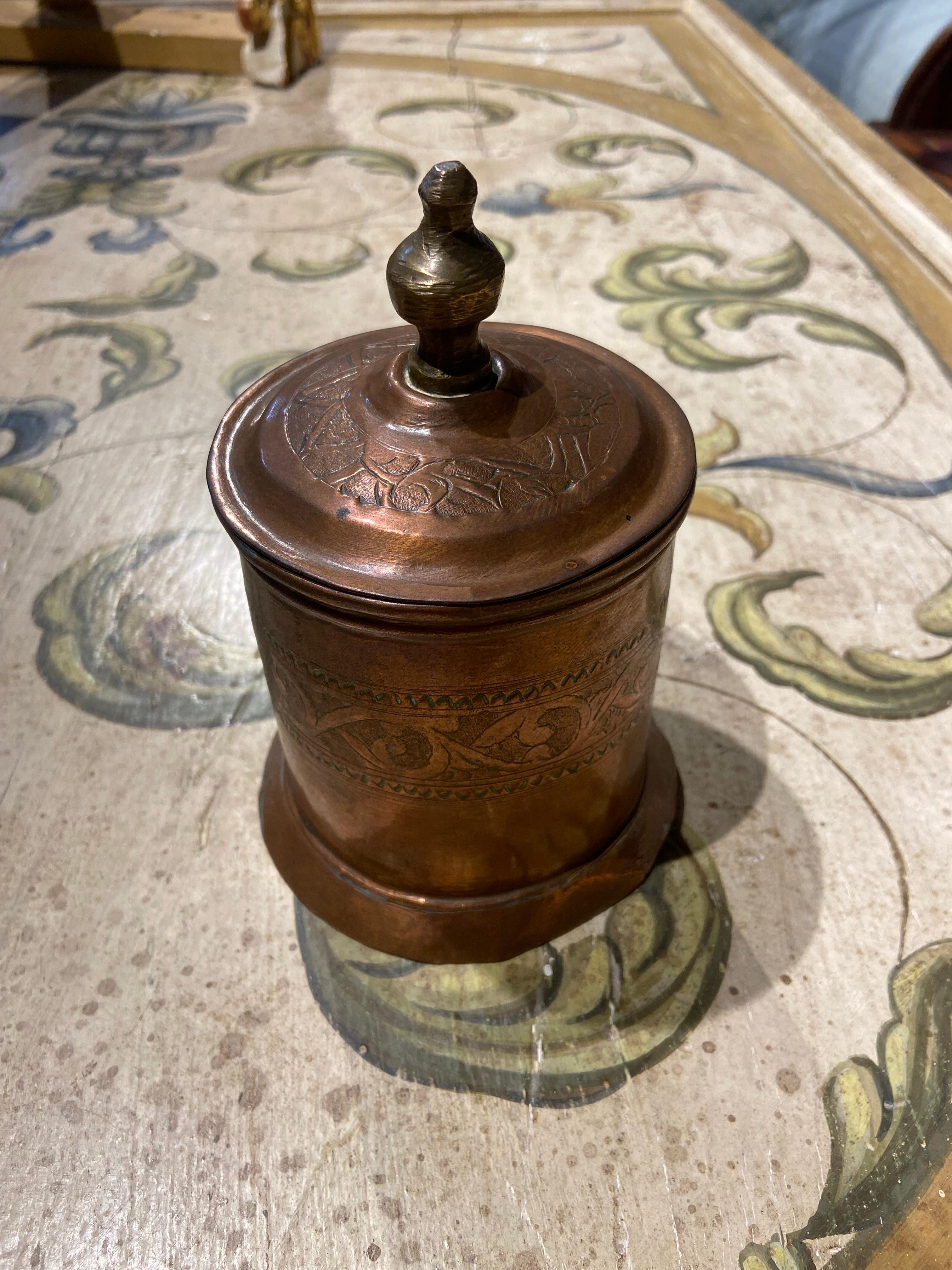 20th Century French Small Copper Etched Box with Brass Pin on the Top In Good Condition For Sale In Sofia, BG