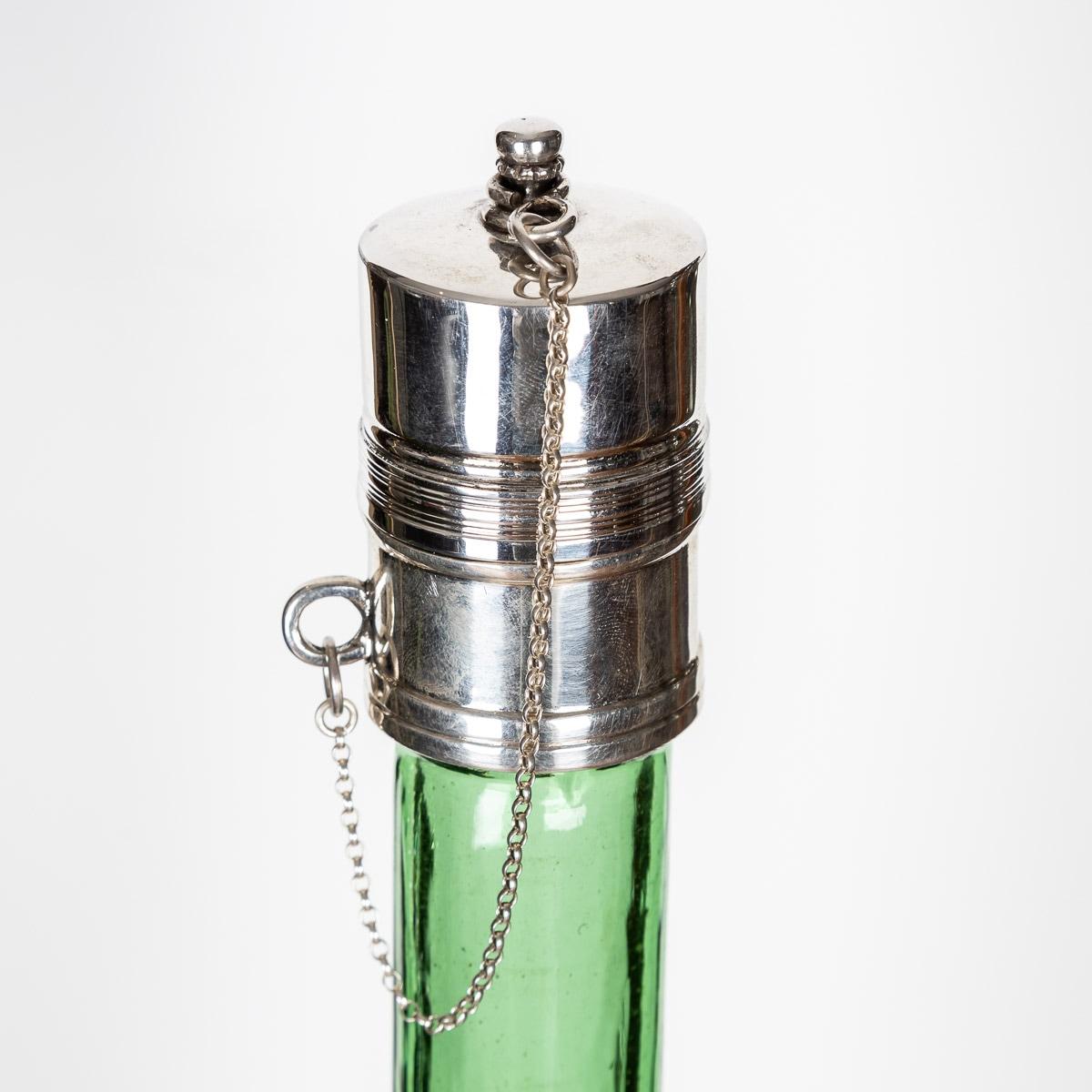 Français Carafe Riffle française du 20ème siècle en argent massif et verre soufflé, vers 1920 en vente