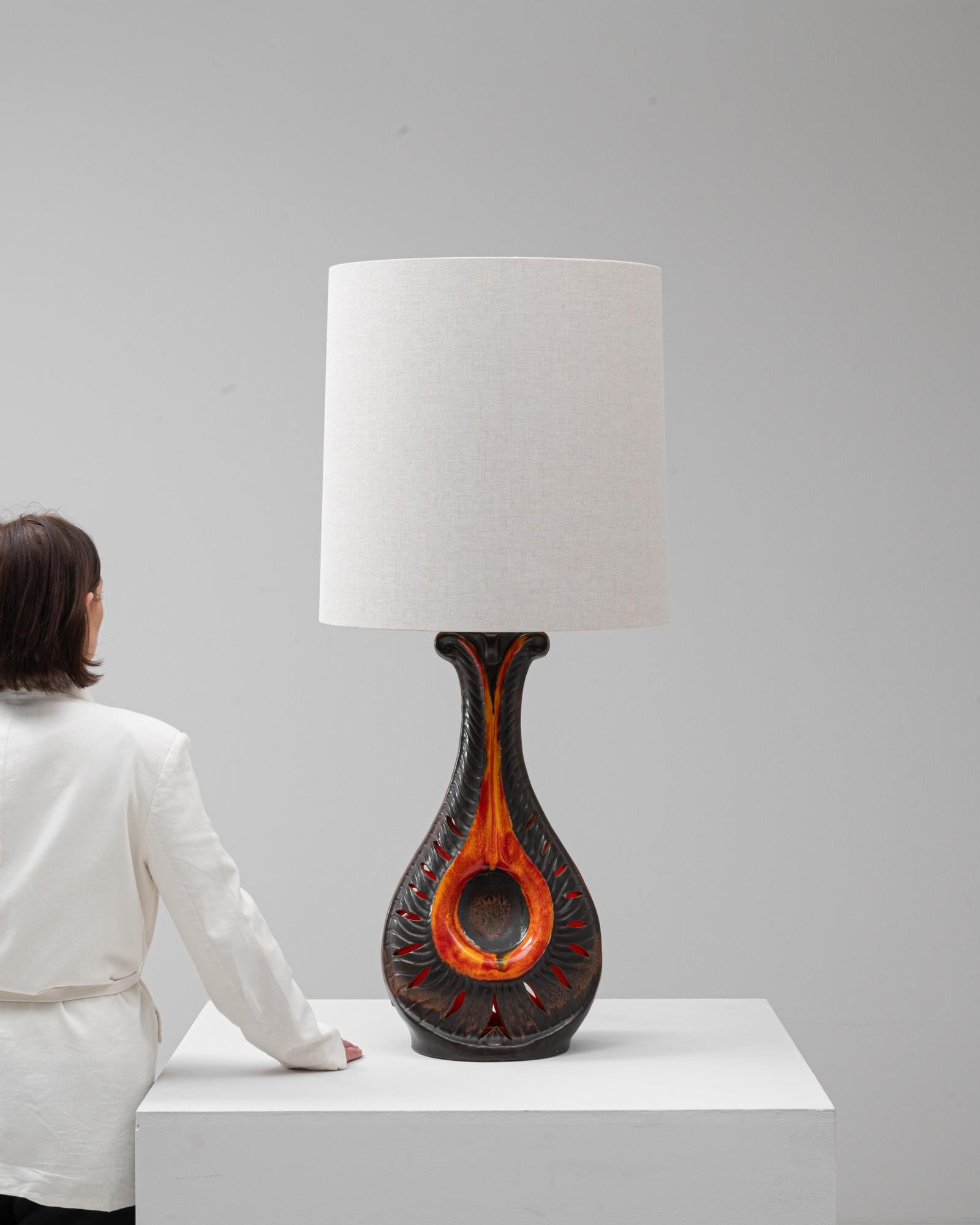 Français Lampe de table en céramique de lave orange du 20e siècle A Space en vente
