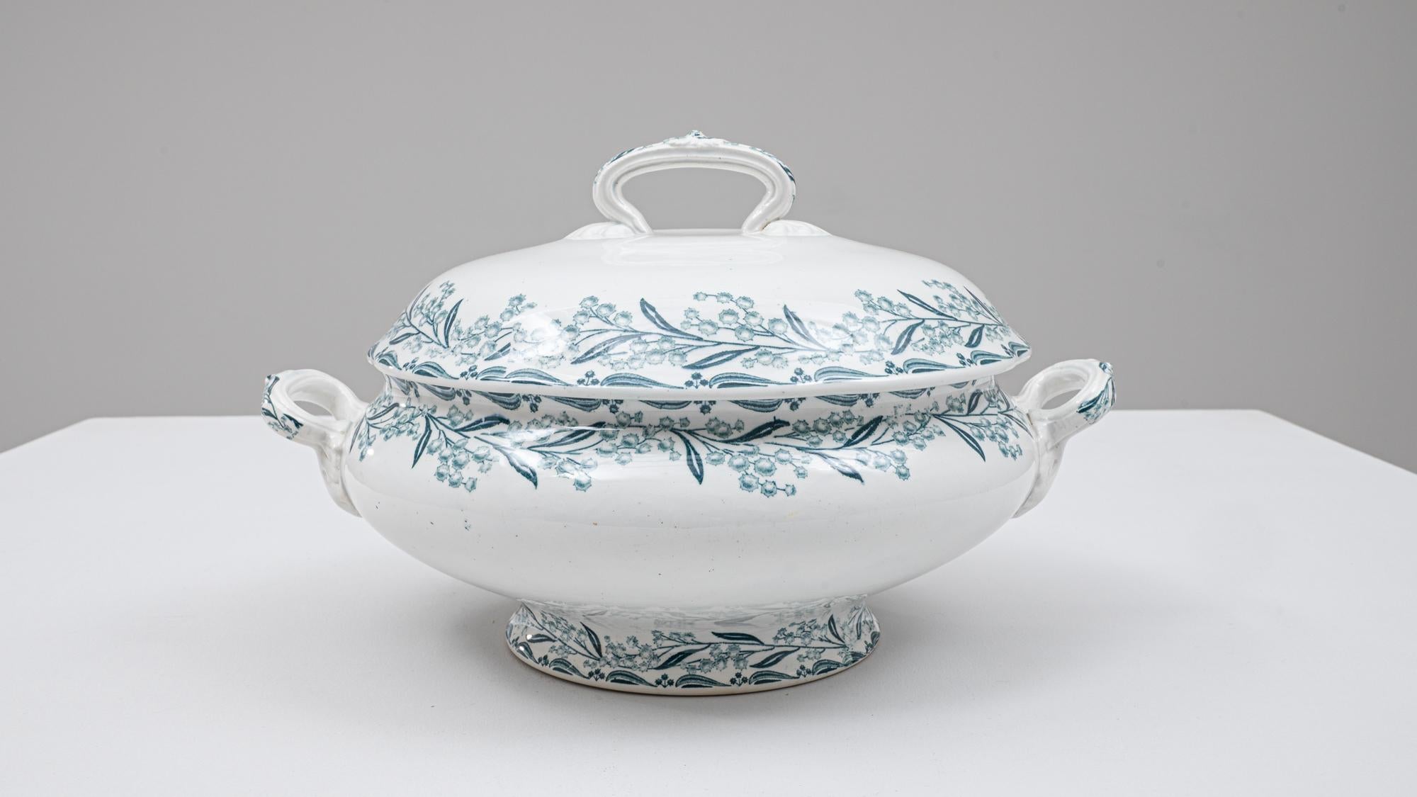 Soupière en porcelaine avec couvercle, édition spéciale française du 20e siècle en vente 4