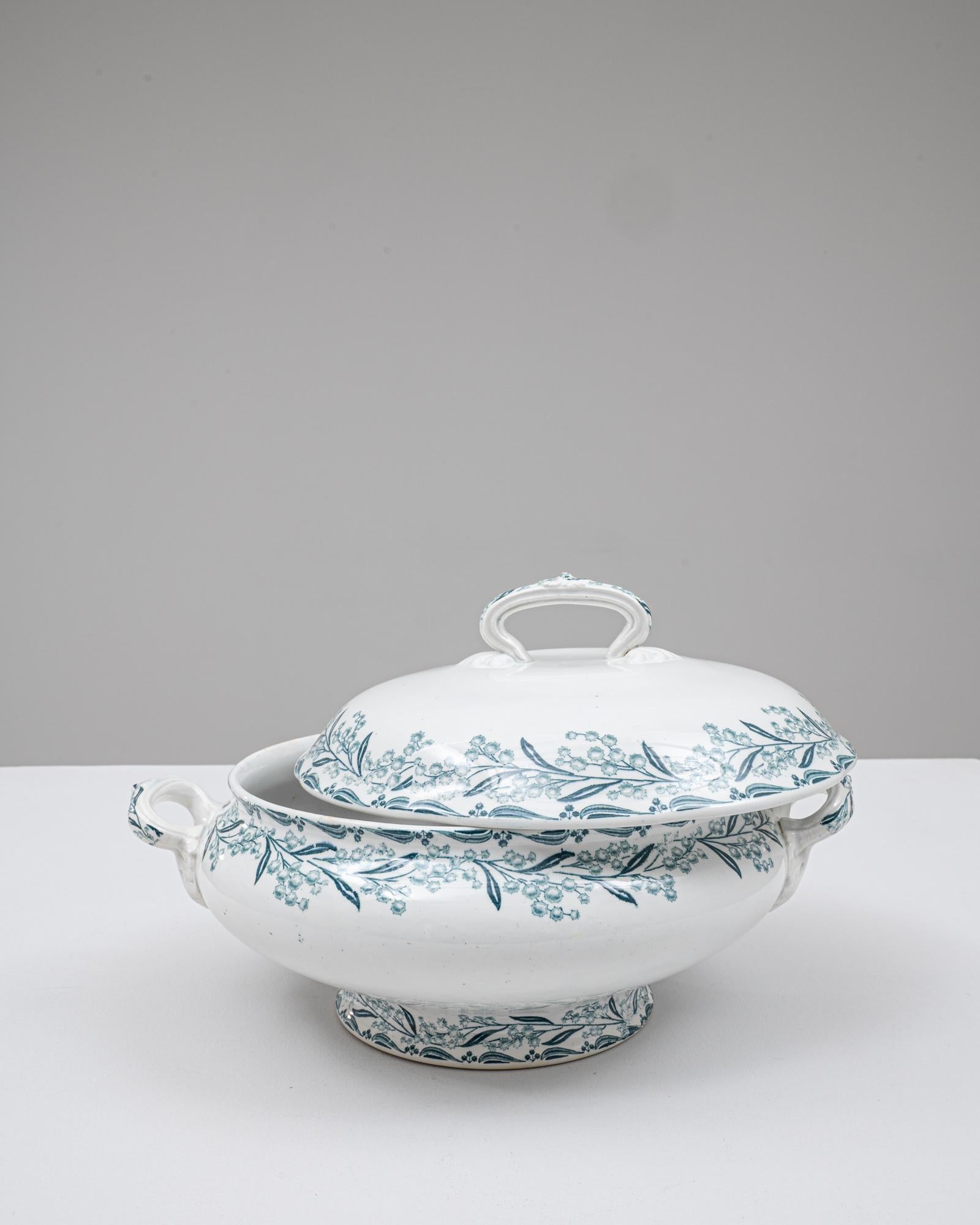 Français Soupière en porcelaine avec couvercle, édition spéciale française du 20e siècle en vente