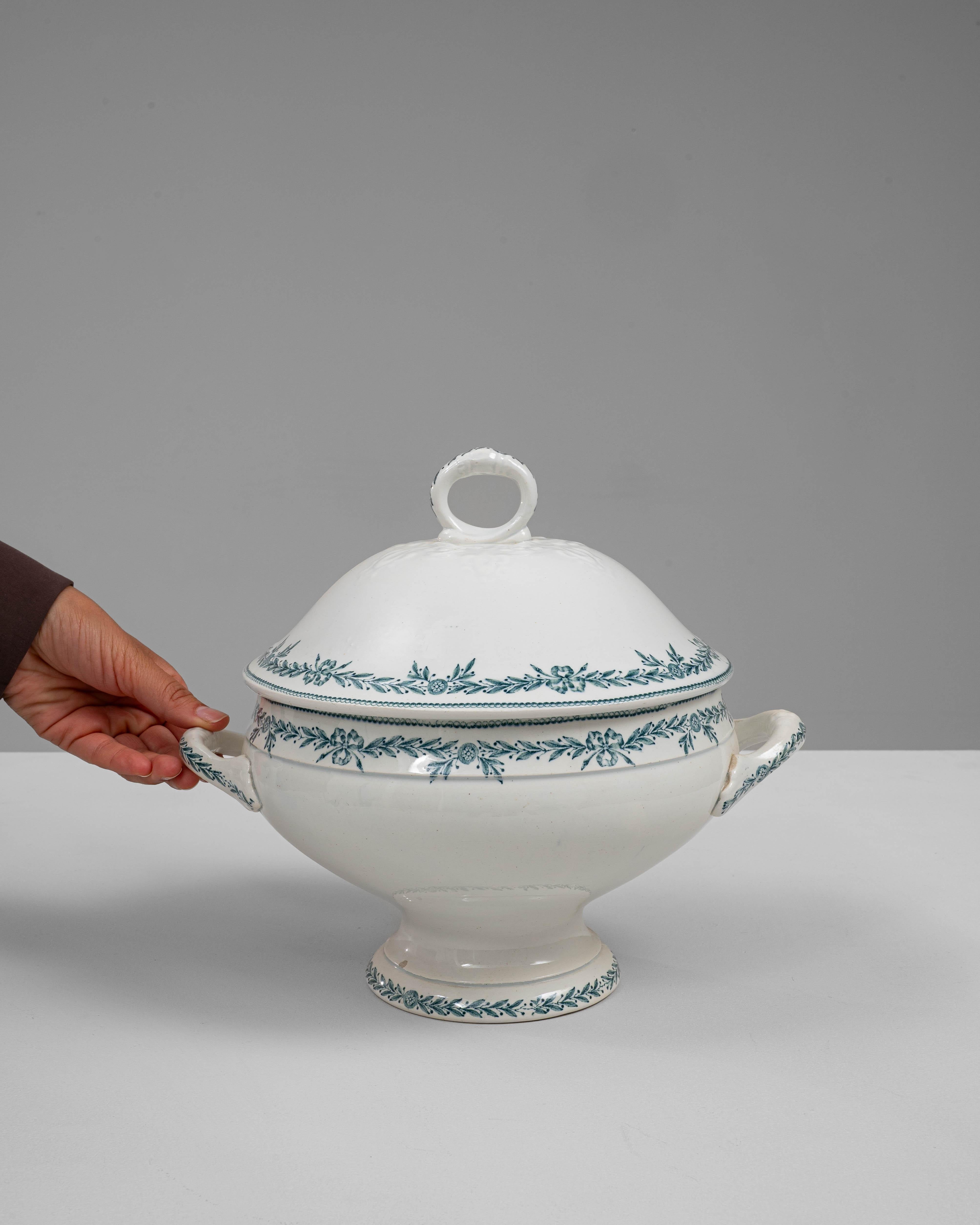 20th Century French Special Edition Porcelain Tureen With Lid For Sale 1