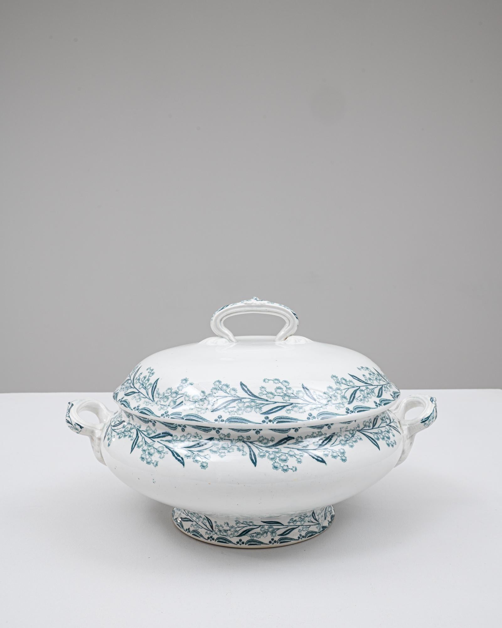 Soupière en porcelaine avec couvercle, édition sp�éciale française du 20e siècle Bon état - En vente à High Point, NC