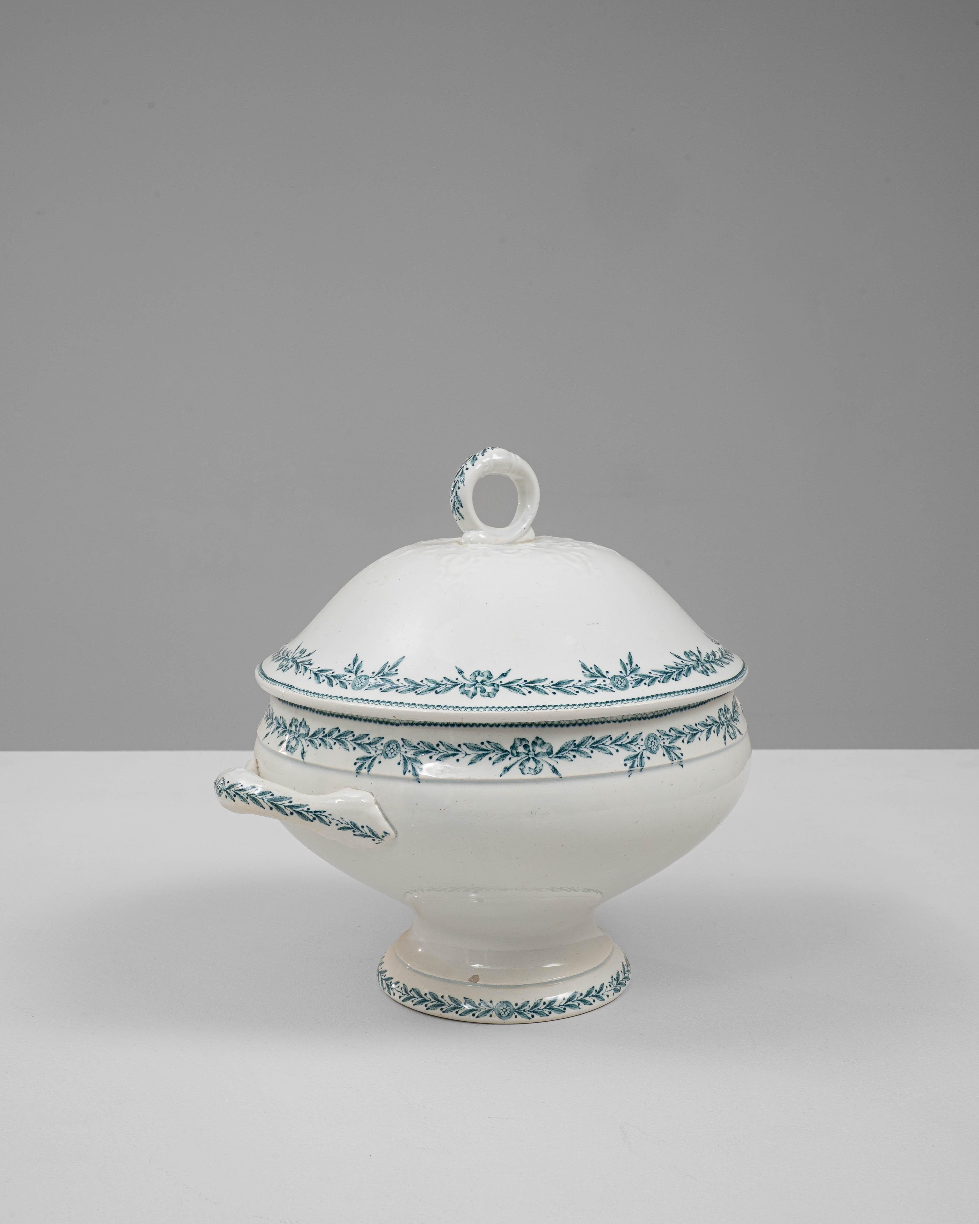 20th Century French Special Edition Porcelain Tureen With Lid For Sale 2